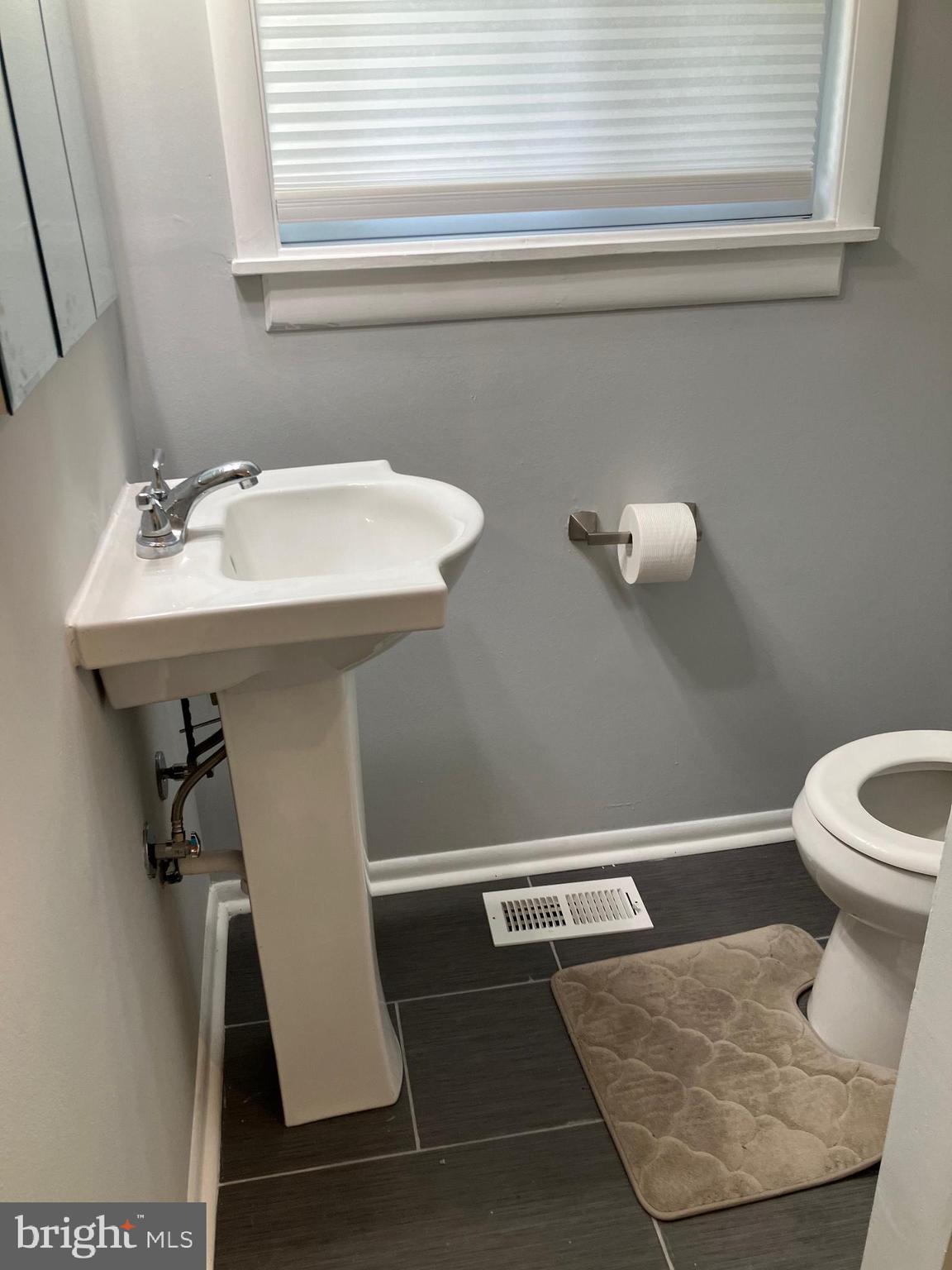 WOODLAND BEACH - Residential Lease