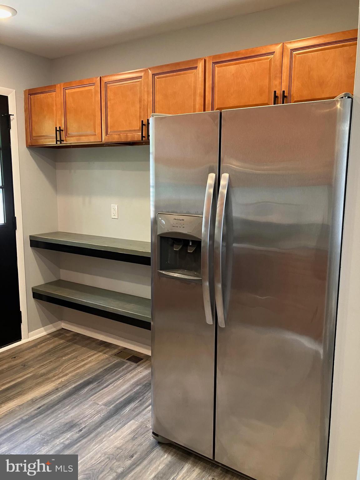 WOODLAND BEACH - Residential Lease