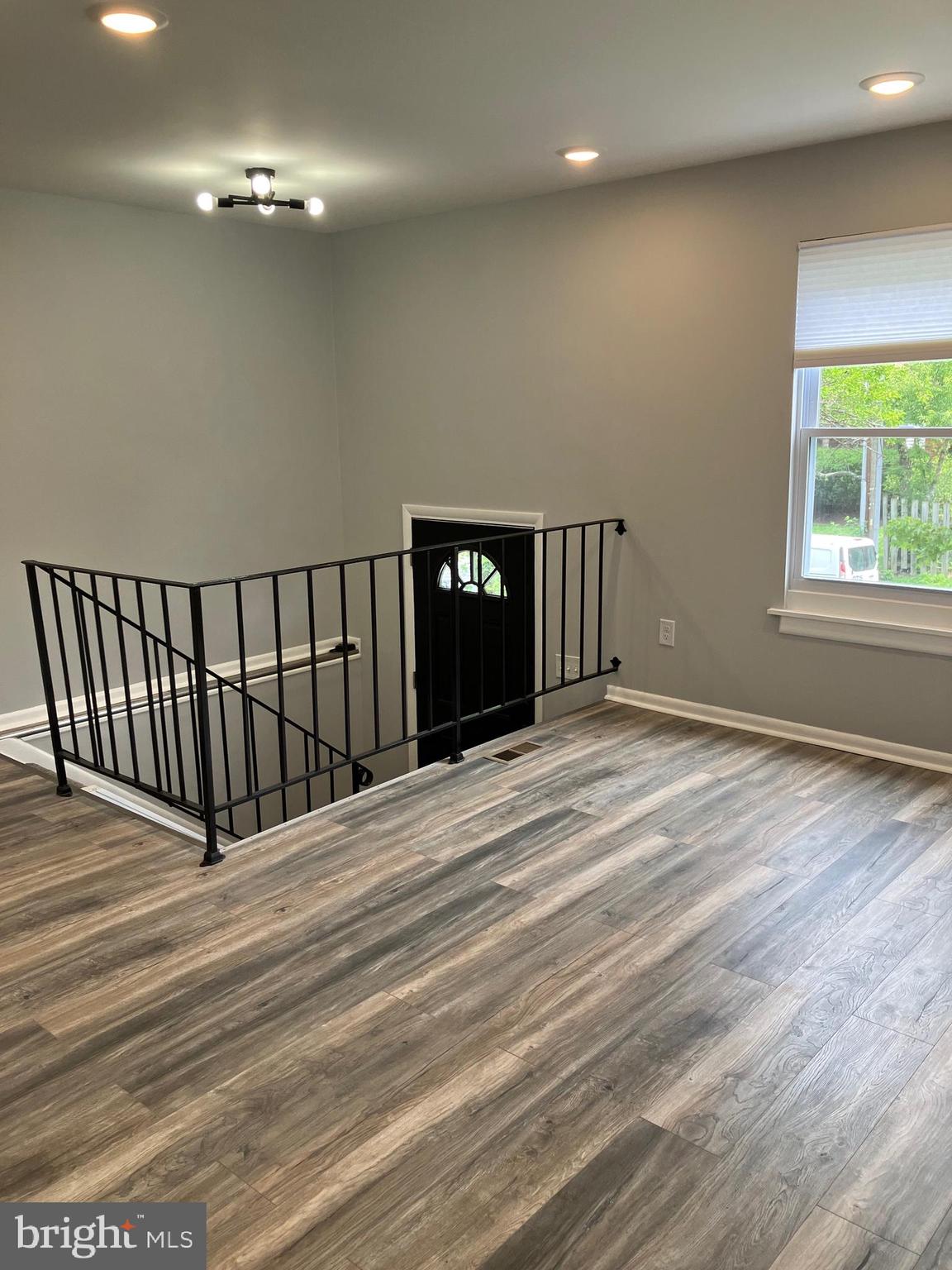 WOODLAND BEACH - Residential Lease