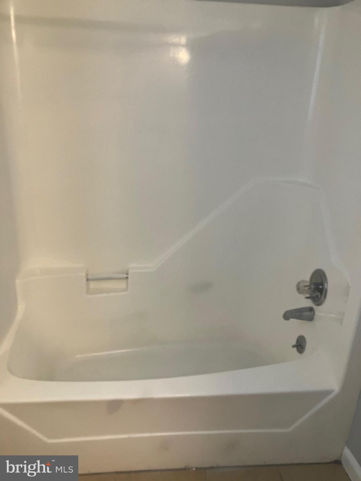 WOODLAND BEACH - Residential Lease