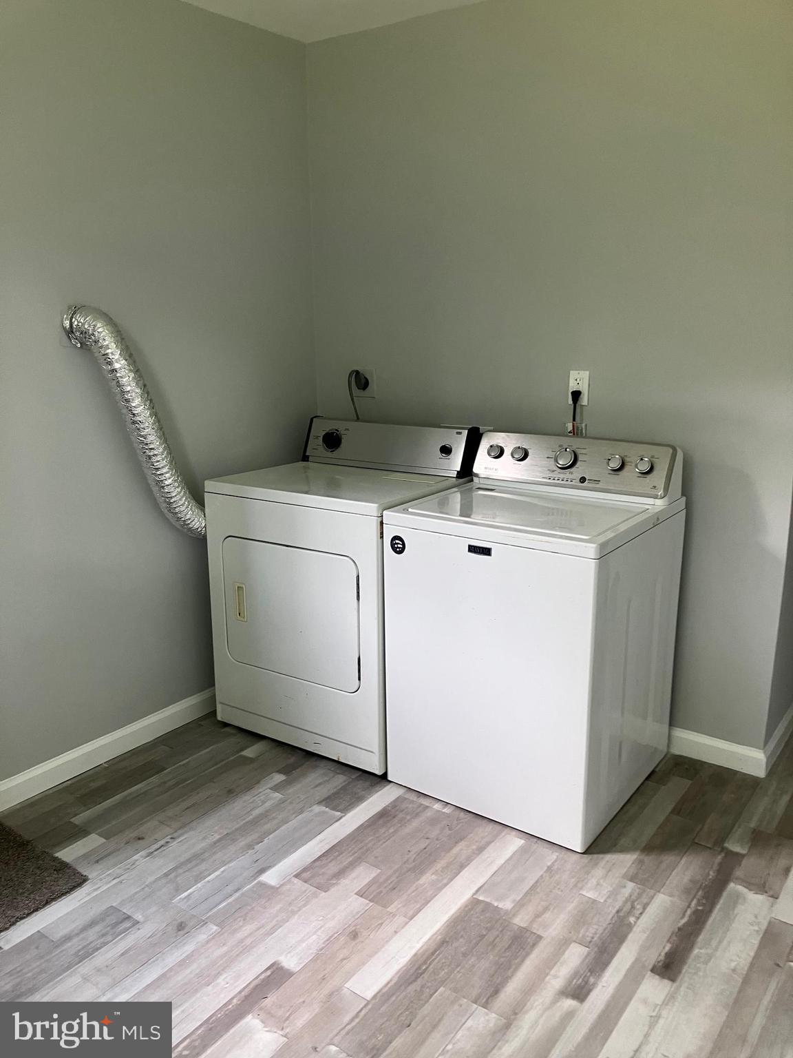 WOODLAND BEACH - Residential Lease