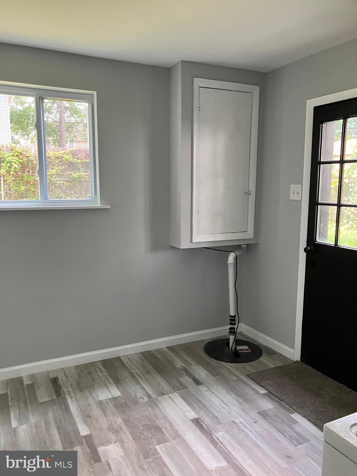 WOODLAND BEACH - Residential Lease