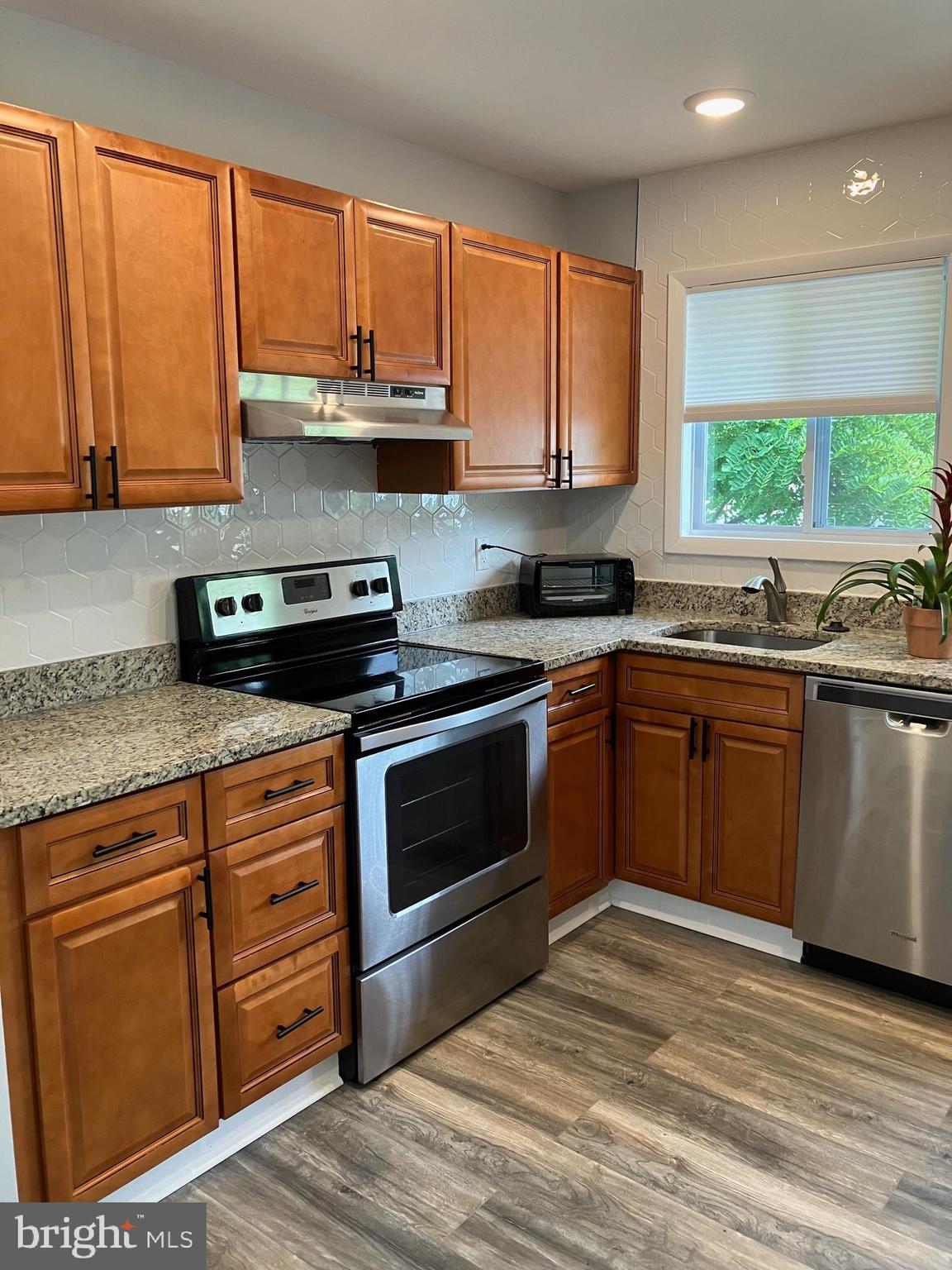 WOODLAND BEACH - Residential Lease