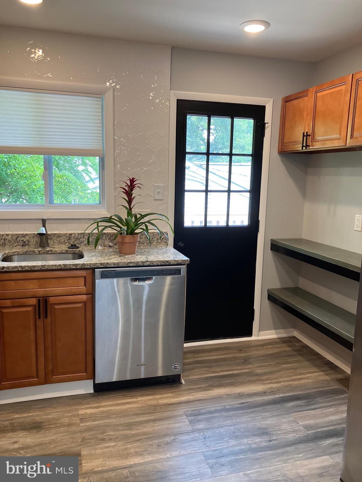 WOODLAND BEACH - Residential Lease