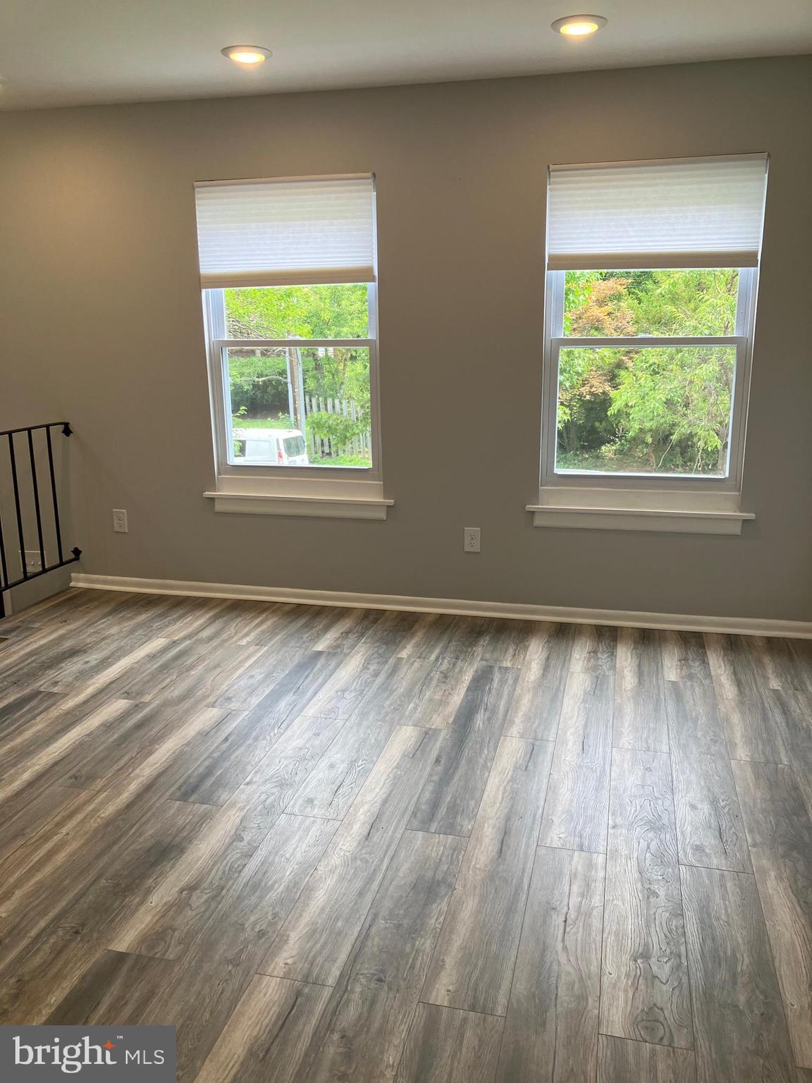 WOODLAND BEACH - Residential Lease