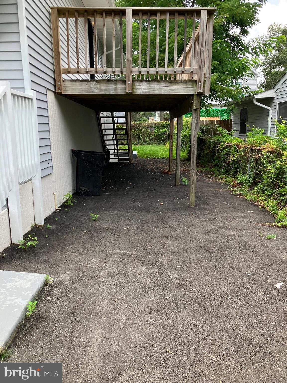 WOODLAND BEACH - Residential Lease