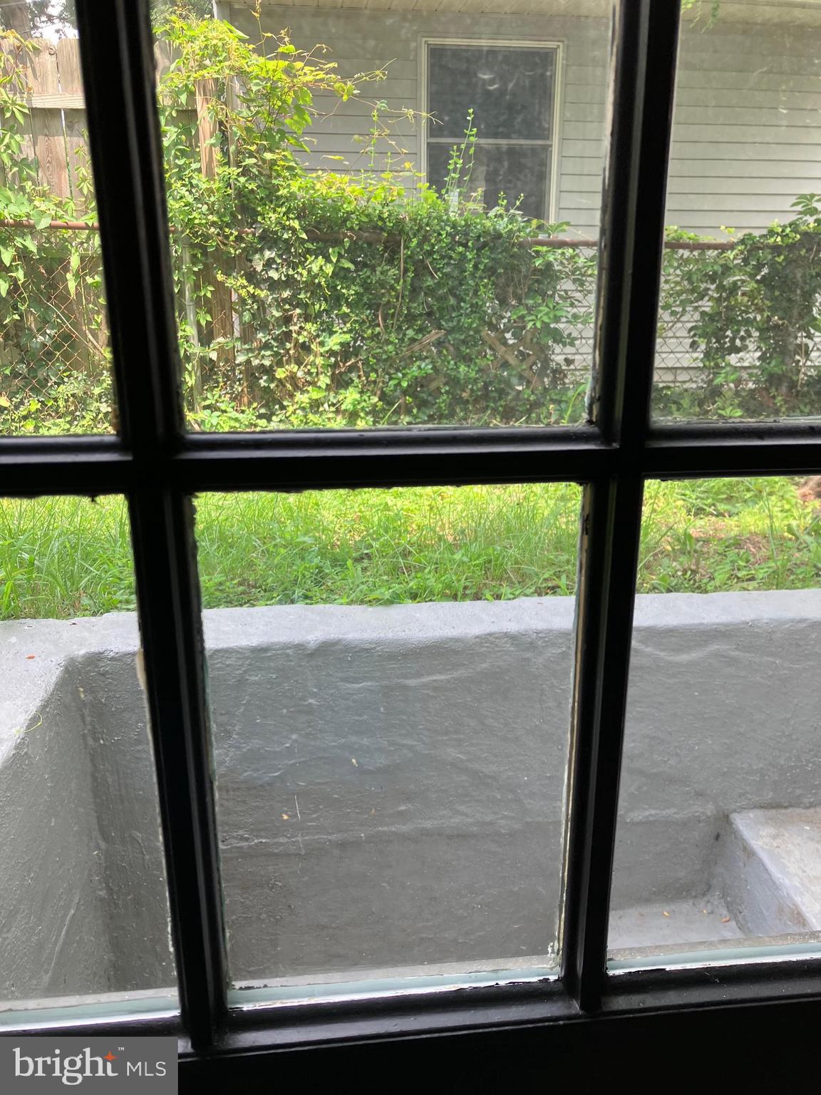 WOODLAND BEACH - Residential Lease