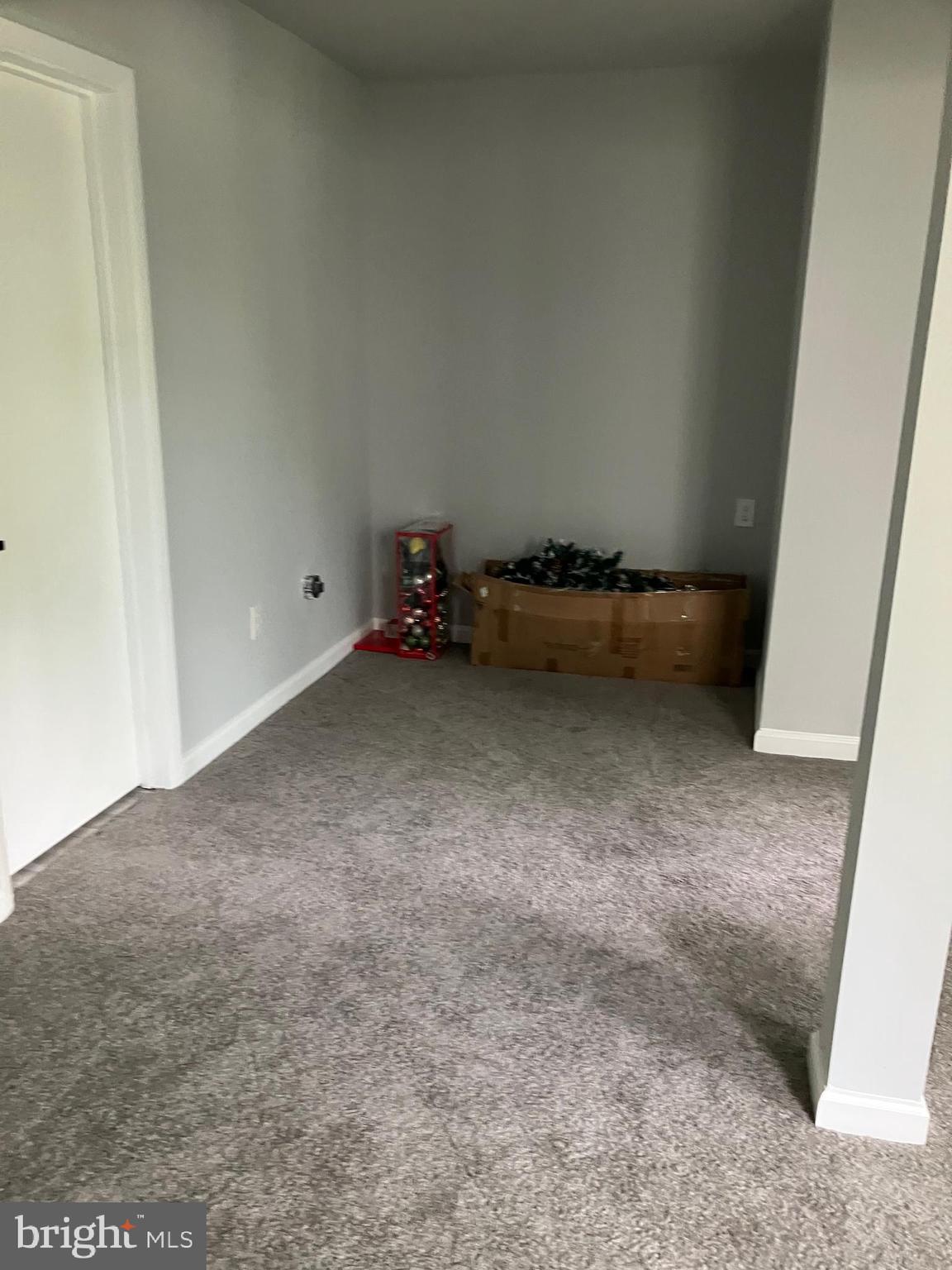 WOODLAND BEACH - Residential Lease