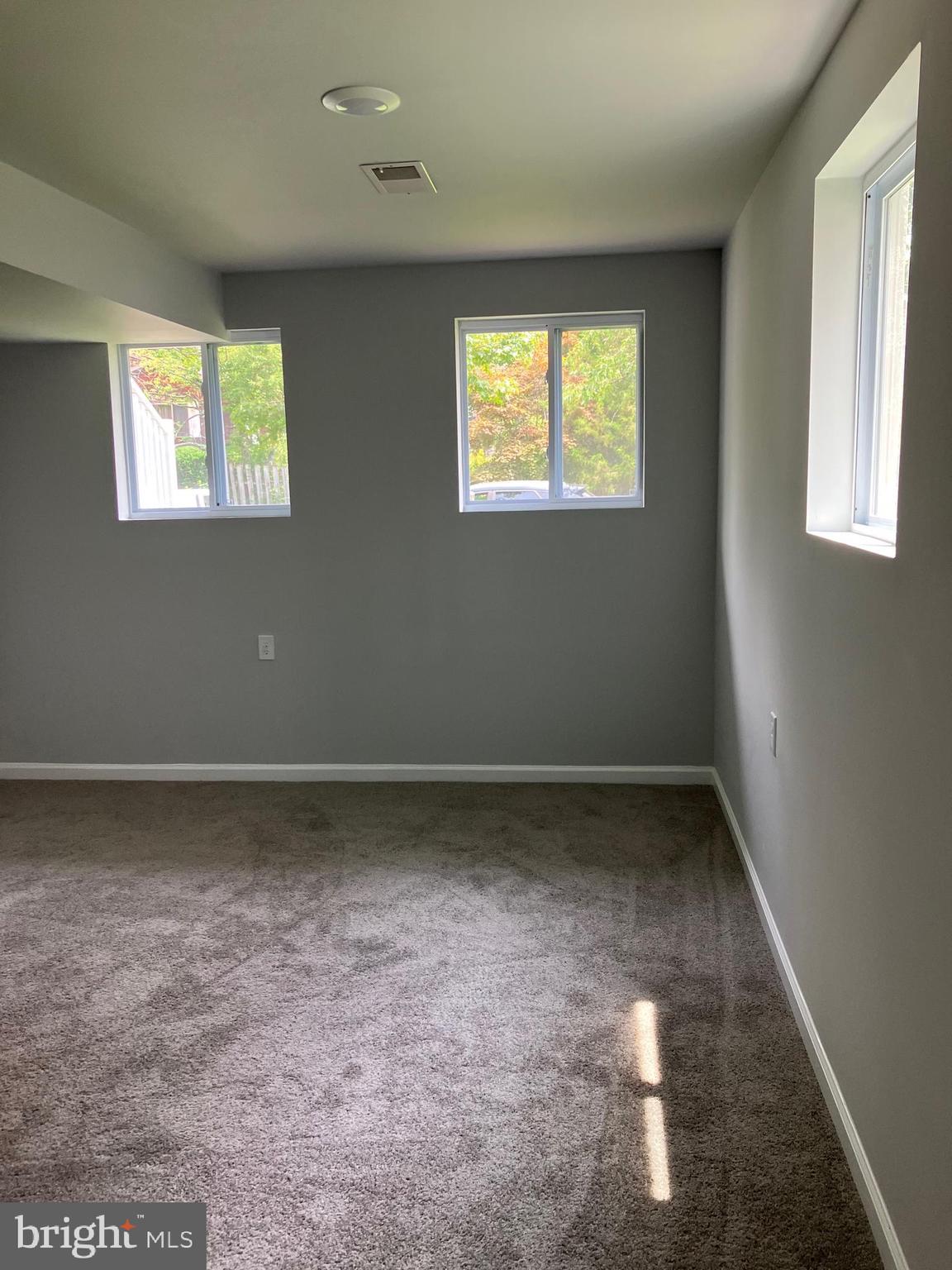 WOODLAND BEACH - Residential Lease