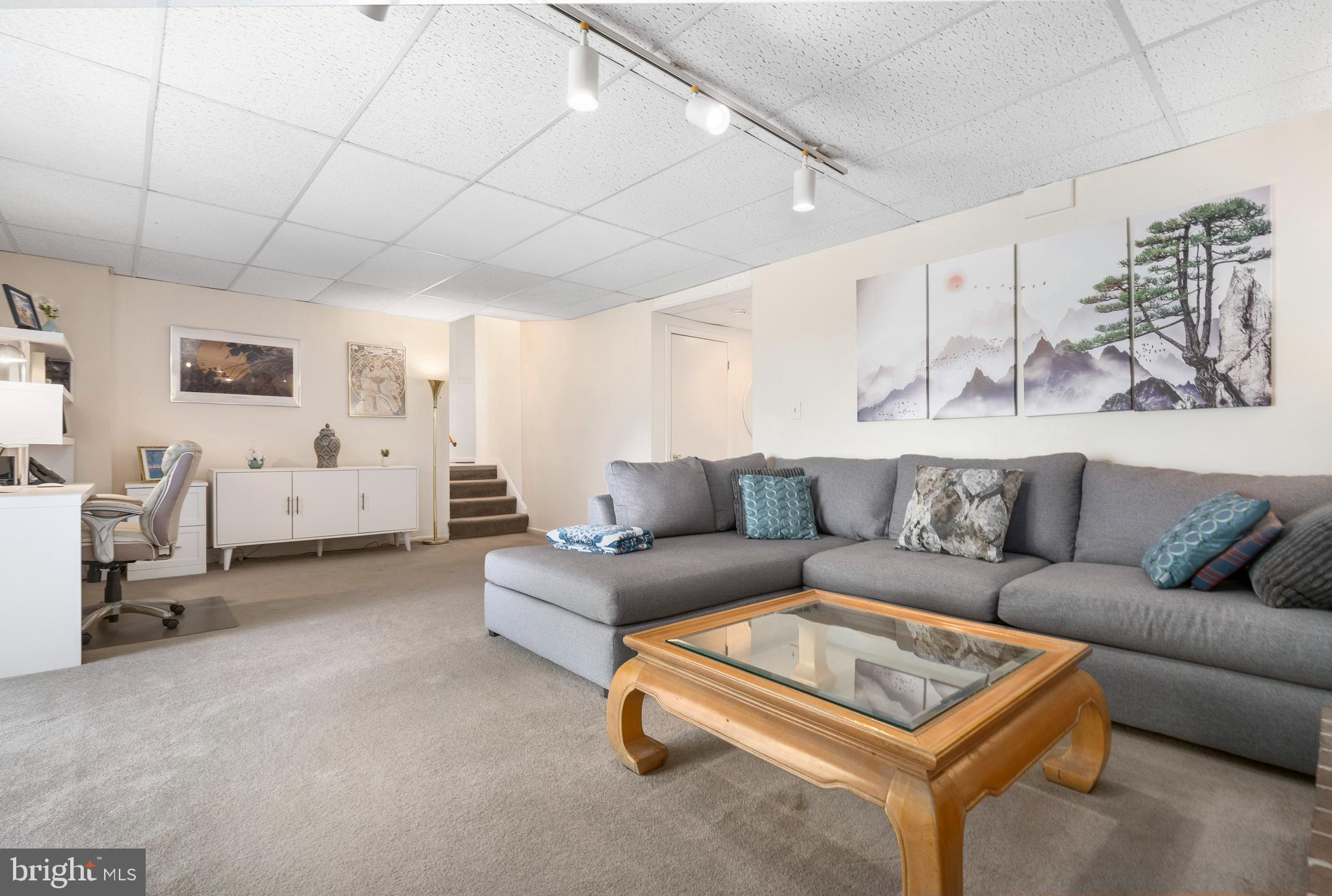 KNOLLCREST MANOR - Residential