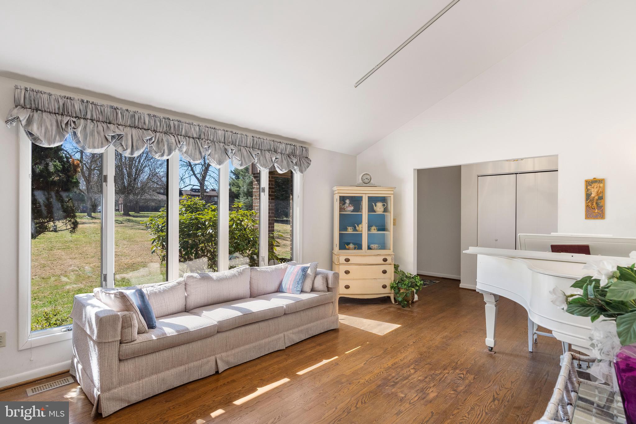 KNOLLCREST MANOR - Residential