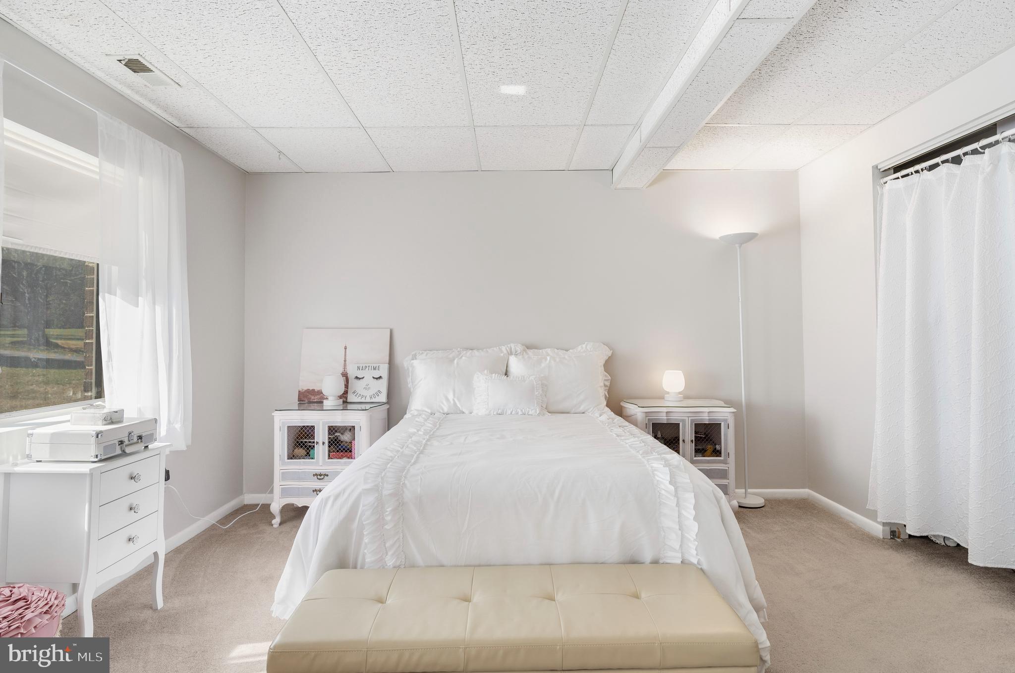 KNOLLCREST MANOR - Residential