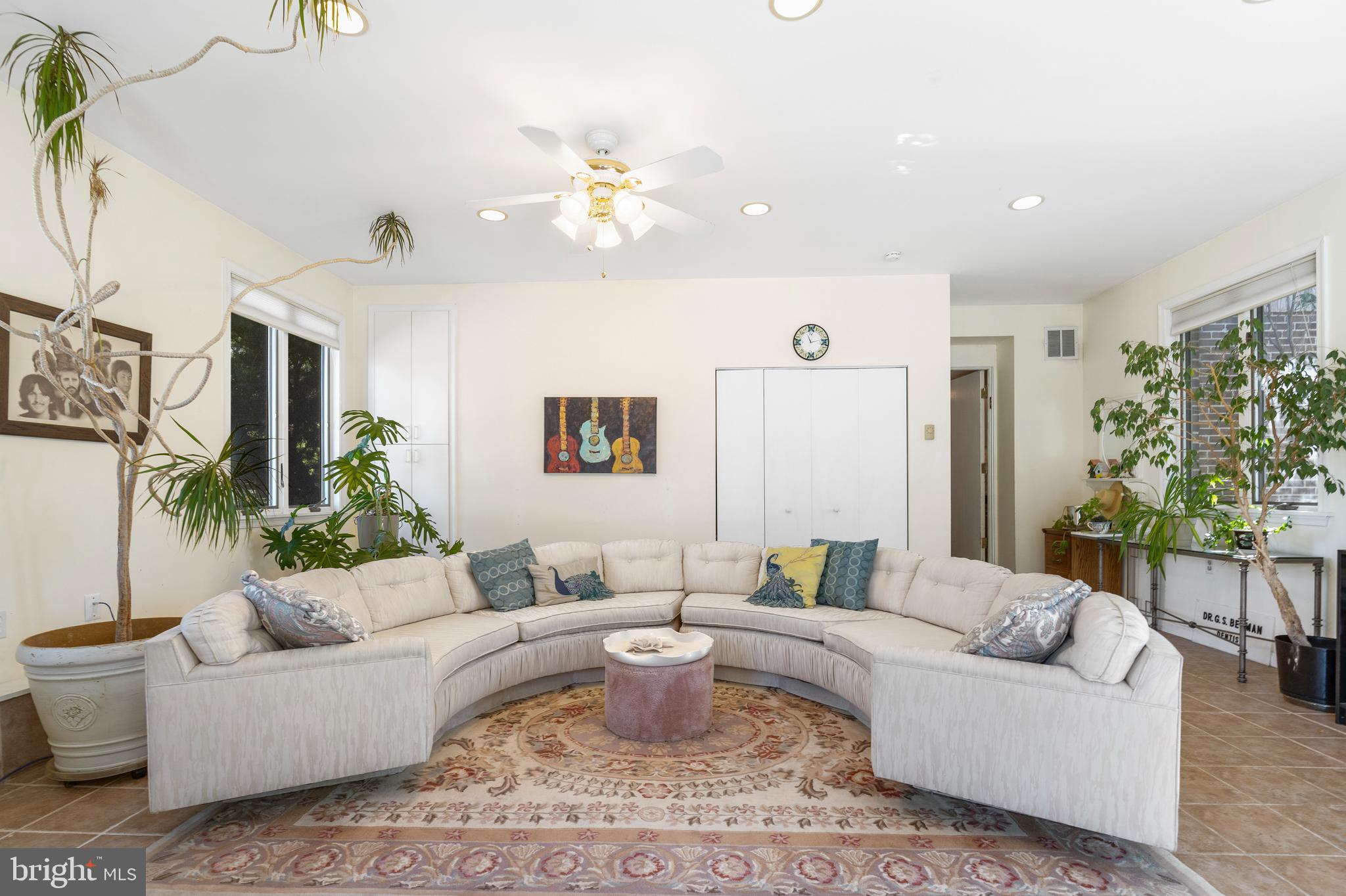 KNOLLCREST MANOR - Residential