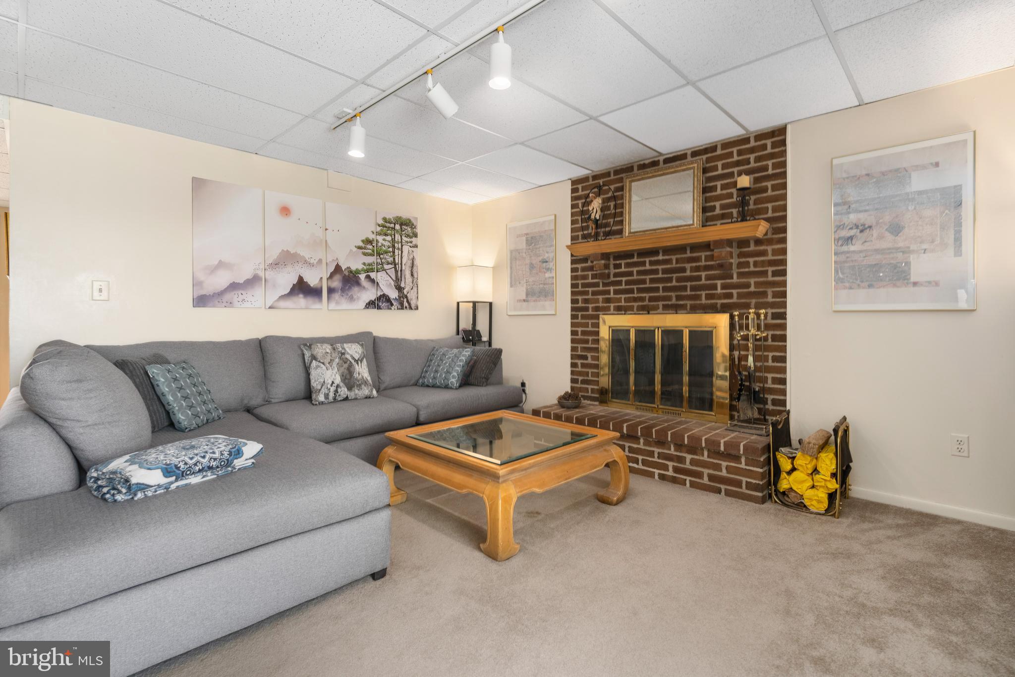 KNOLLCREST MANOR - Residential