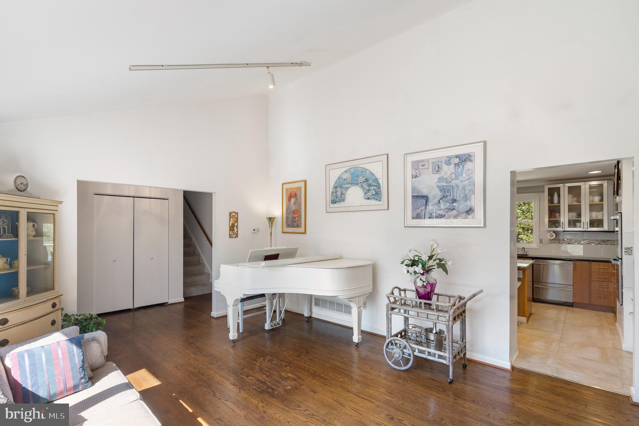 KNOLLCREST MANOR - Residential