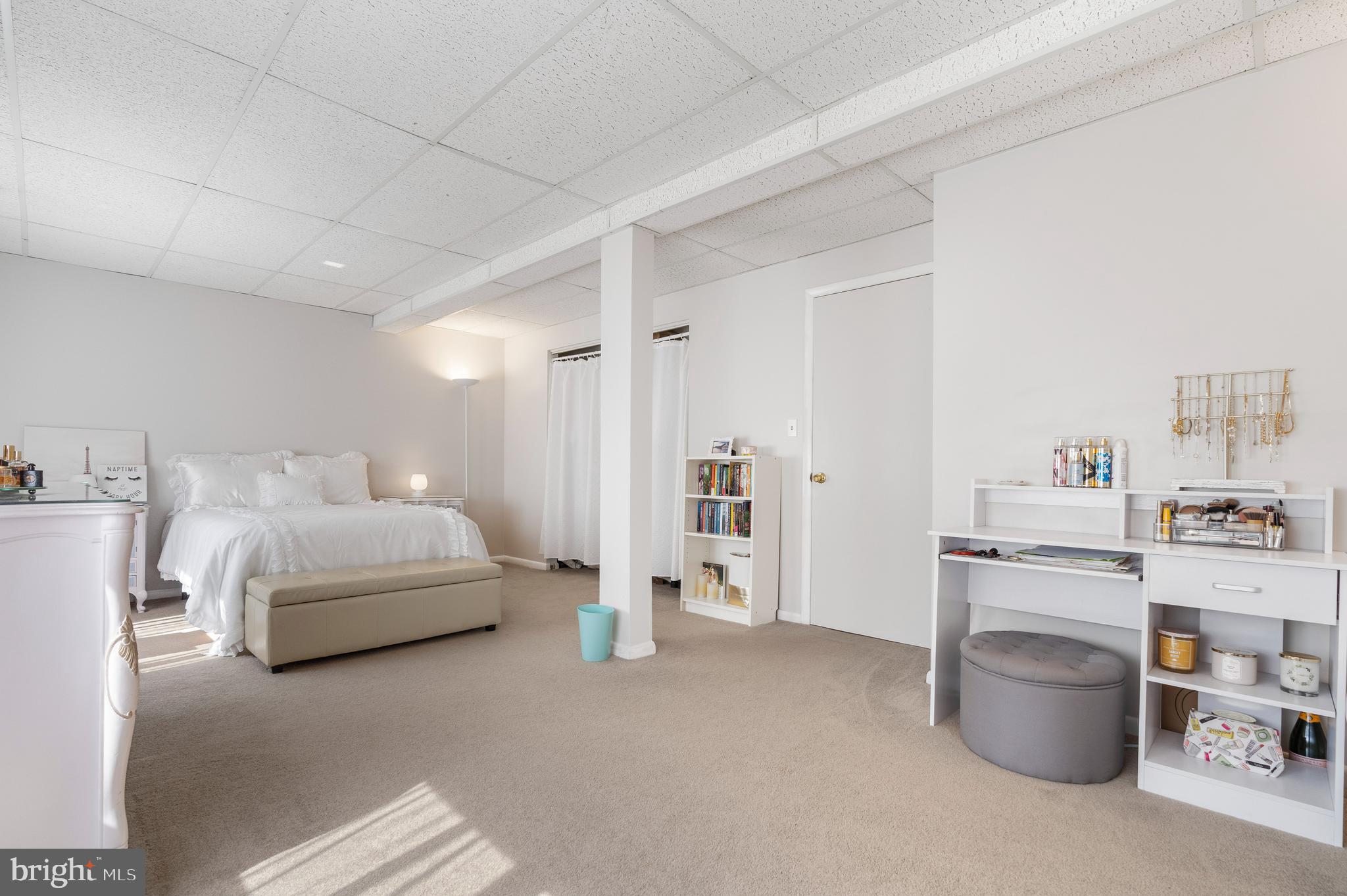 KNOLLCREST MANOR - Residential