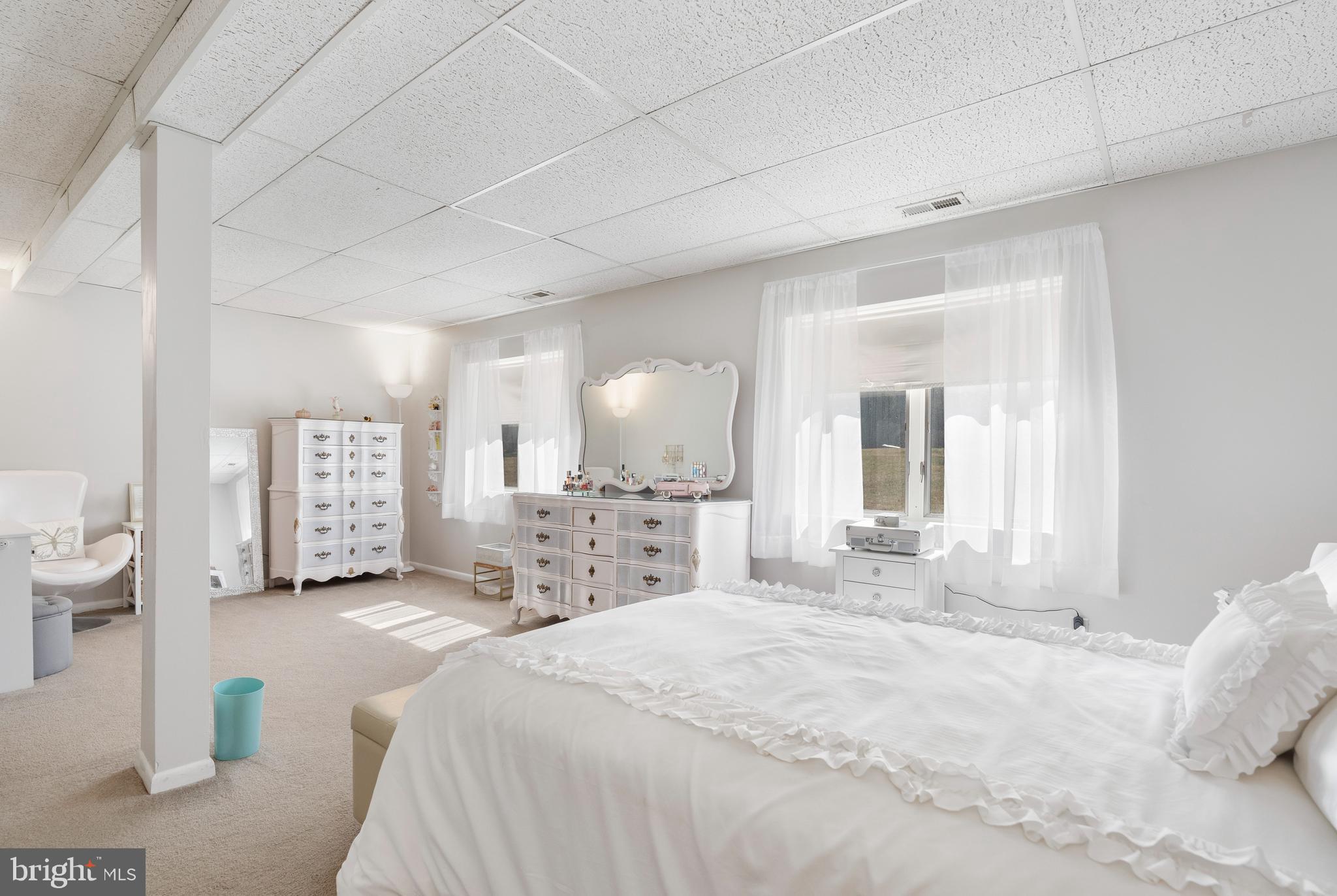 KNOLLCREST MANOR - Residential