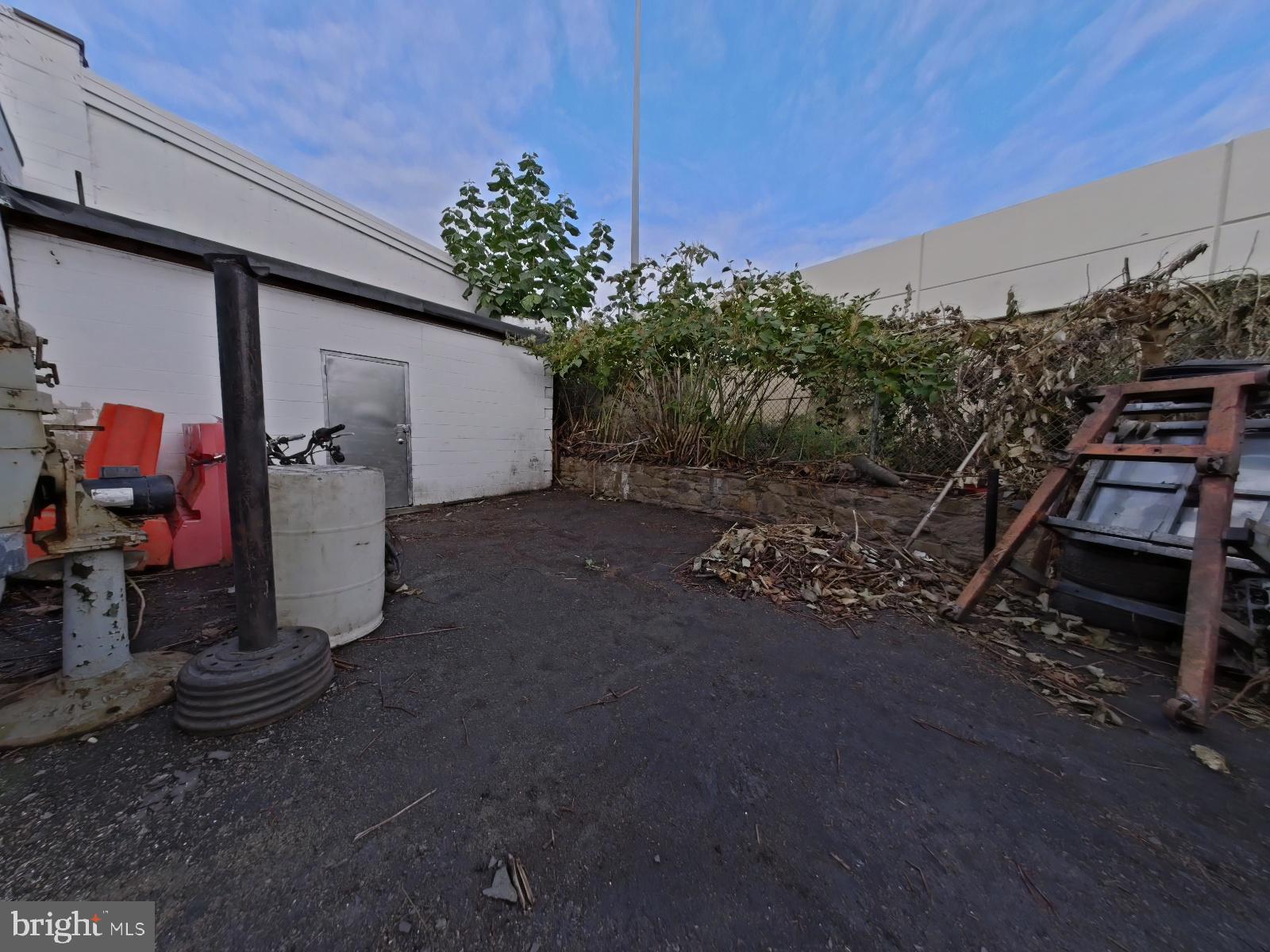 TACONY - Commercial Lease