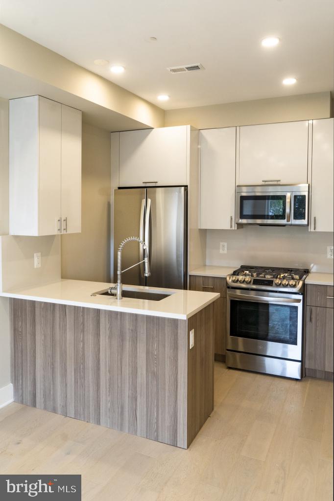 812 18TH STREET NE 6