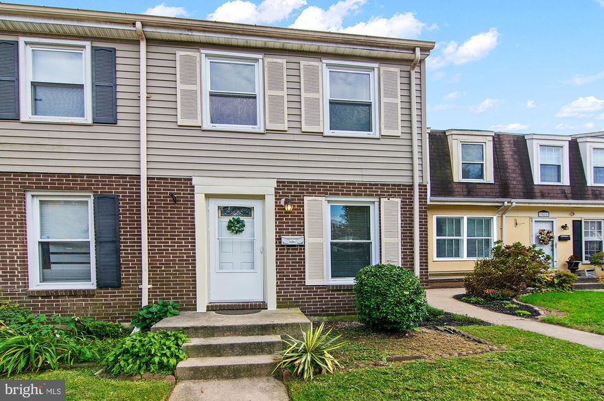 Exceptionally well maintained townhome in Belmont South!  Fantastic location with no homes in front of or behind this house.   Main level living room and dining room with solid oak hardwood floors.  White kitchen cabinets and vinyl floor.  Lower level is fully finished with a large family room, full bath with ceramic tile floor, storage closet, laundry area and french doors to the fenced rear yard.   The upper level has three spacious bedrooms and updated full bath.   If you are looking for a townhome with two full baths and walk-out lower level, this could be the perfect option!  Available immediately!!