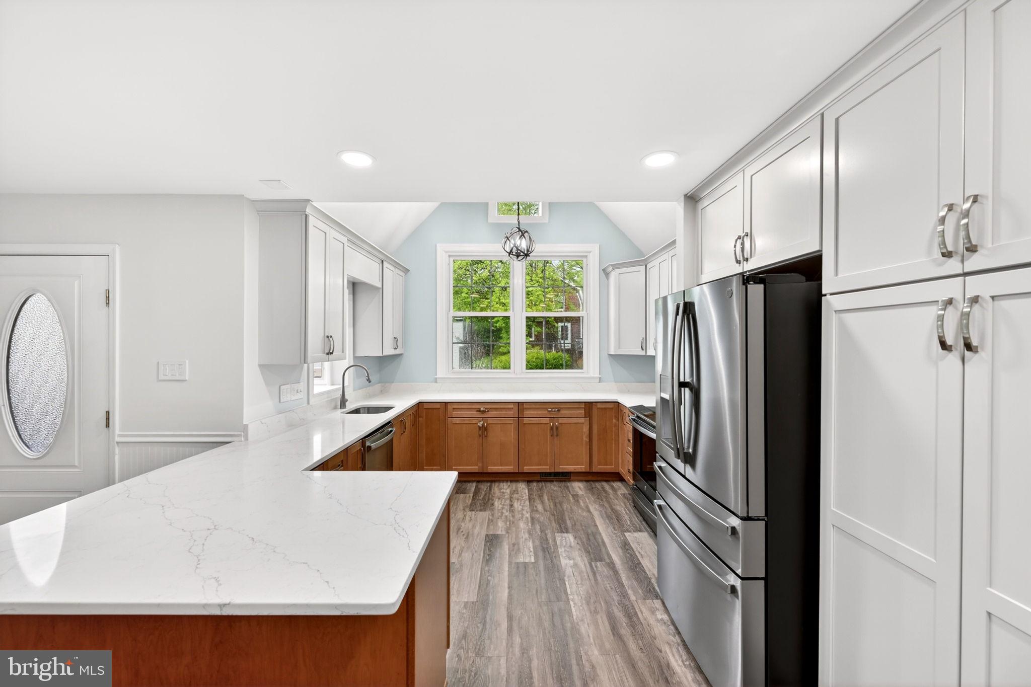 10743 LAKE EDGE COURT