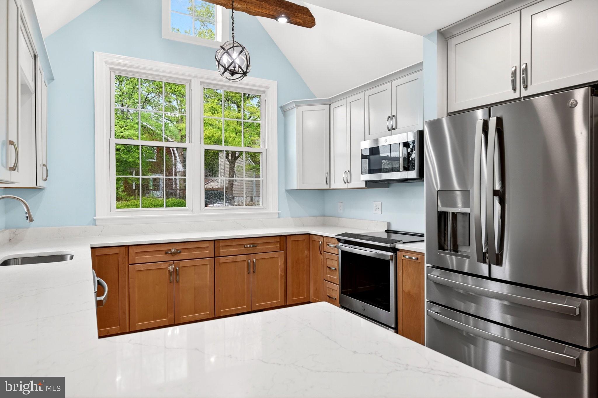 10743 LAKE EDGE COURT