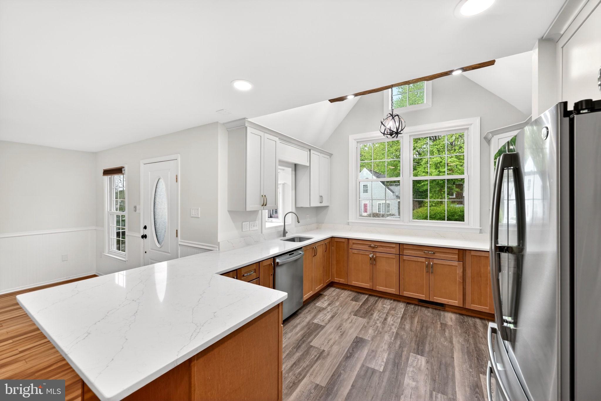 10743 LAKE EDGE COURT