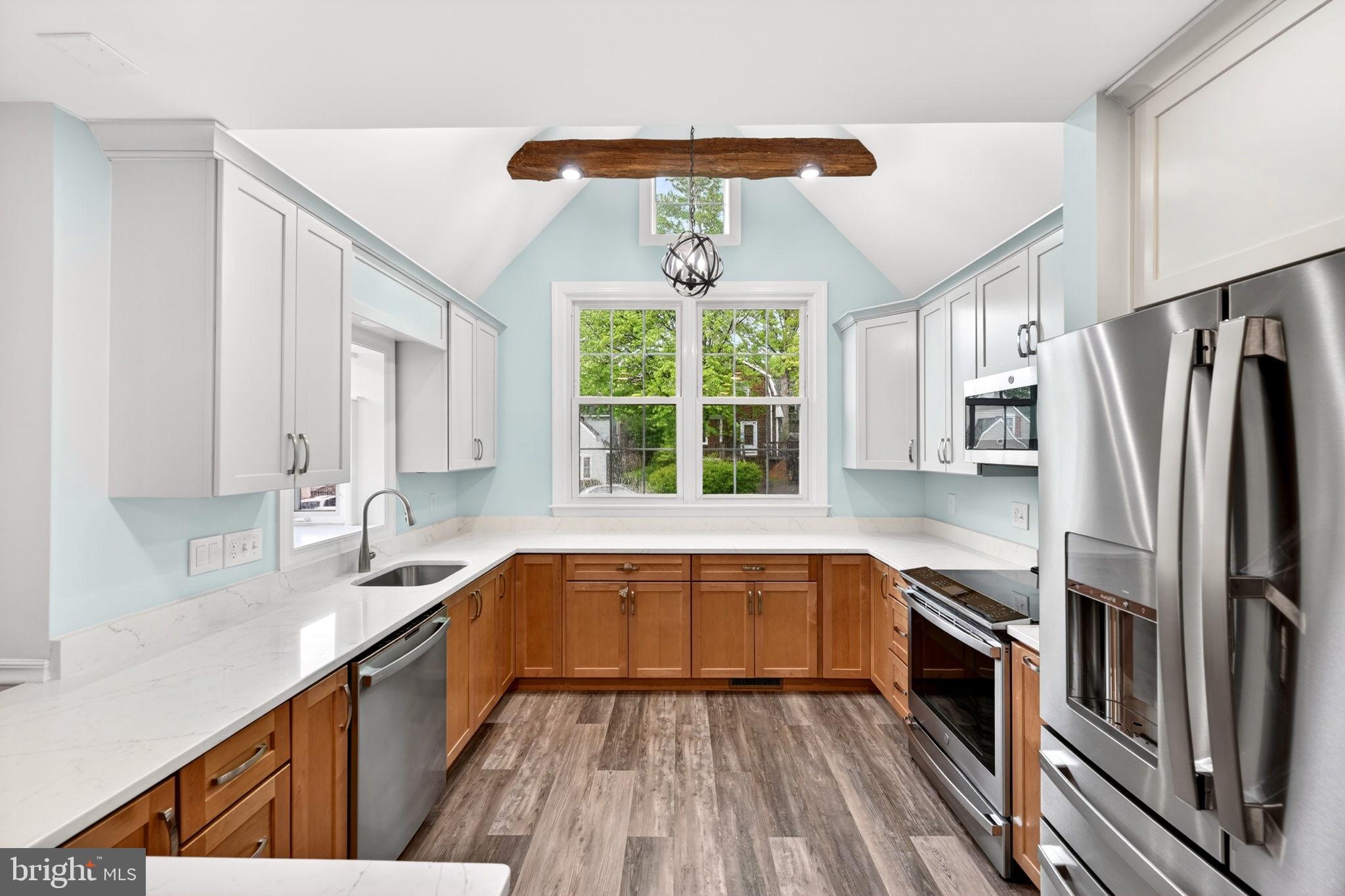 10743 LAKE EDGE COURT