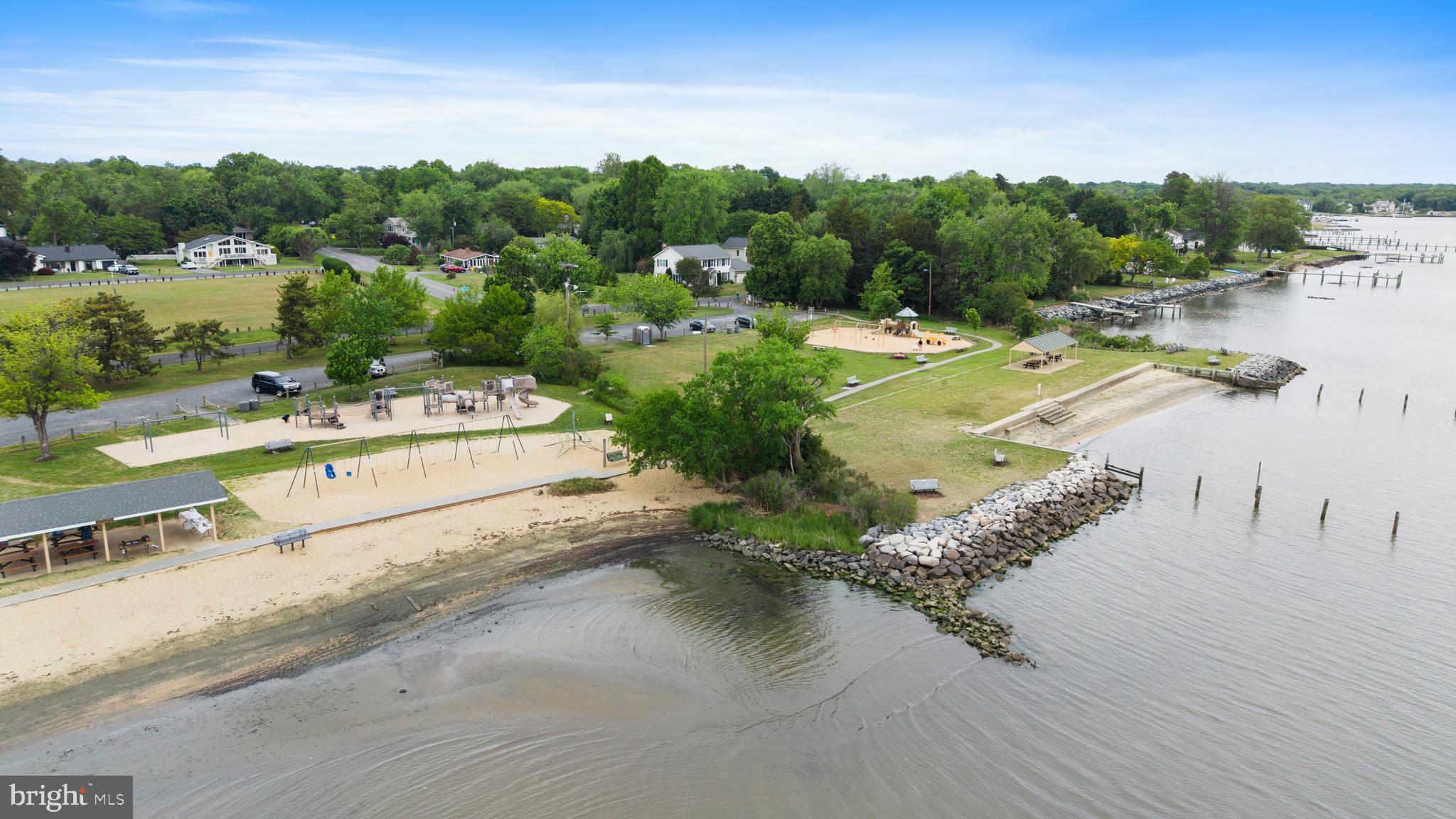 HILLSMERE SHORES - Residential