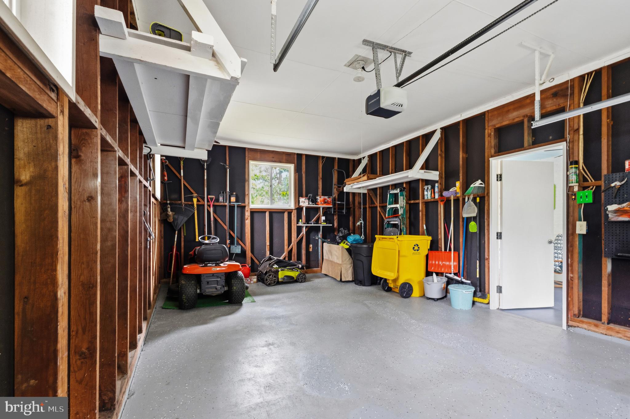 HILLSMERE SHORES - Residential