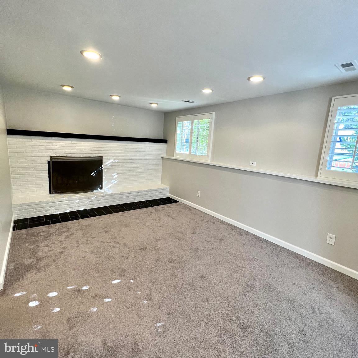 WHISPERING WOODS - Residential Lease