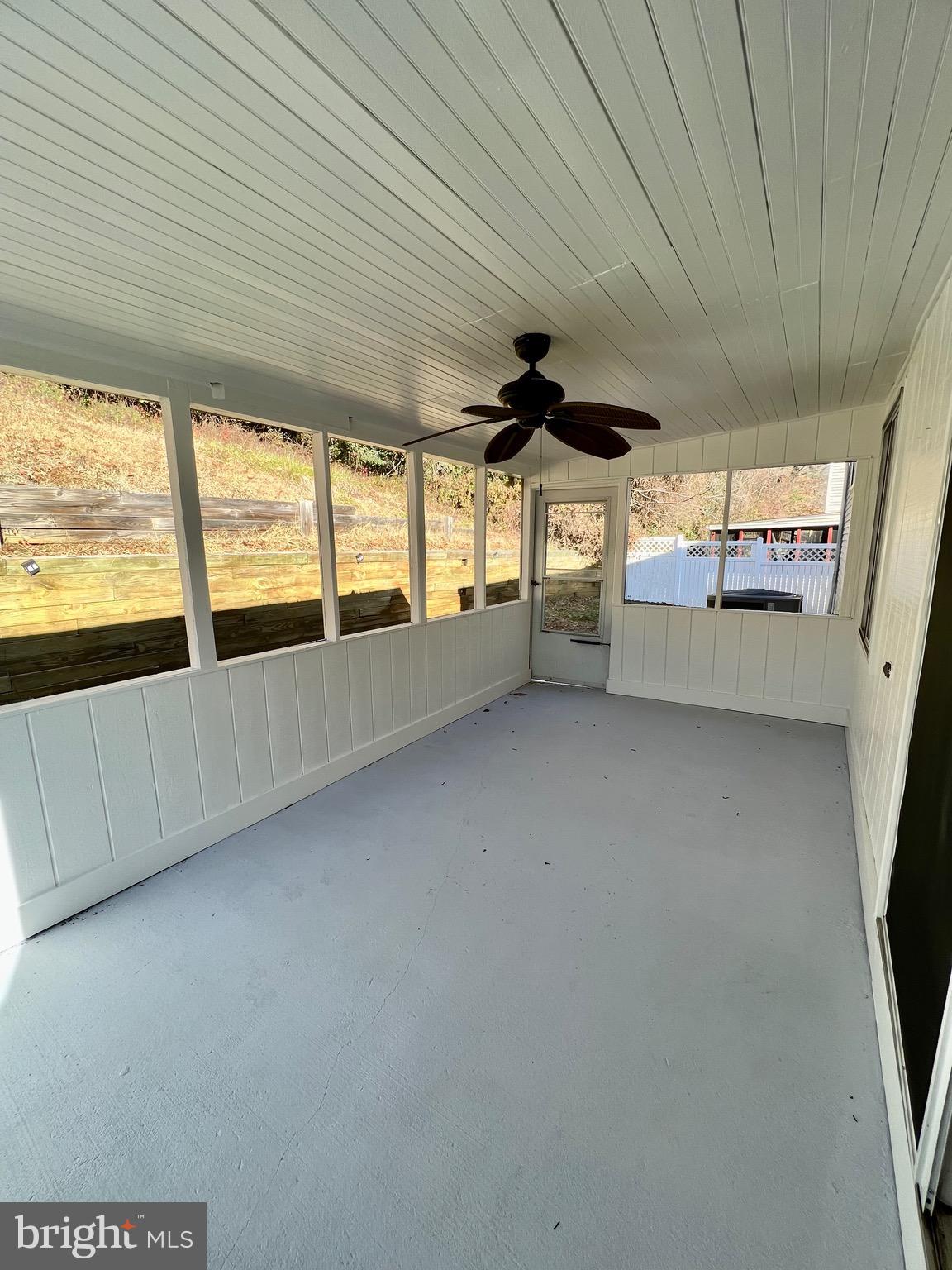 WHISPERING WOODS - Residential Lease