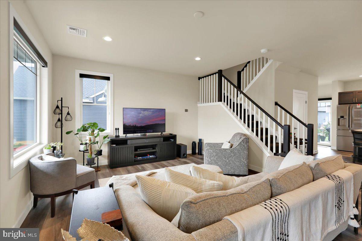 1402 BARRINGTON DRIVE