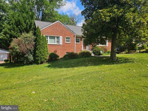 Photo of 3058 Hazelton Street, FALLS CHURCH, VA 22044 (MLS # VAFX2328726)