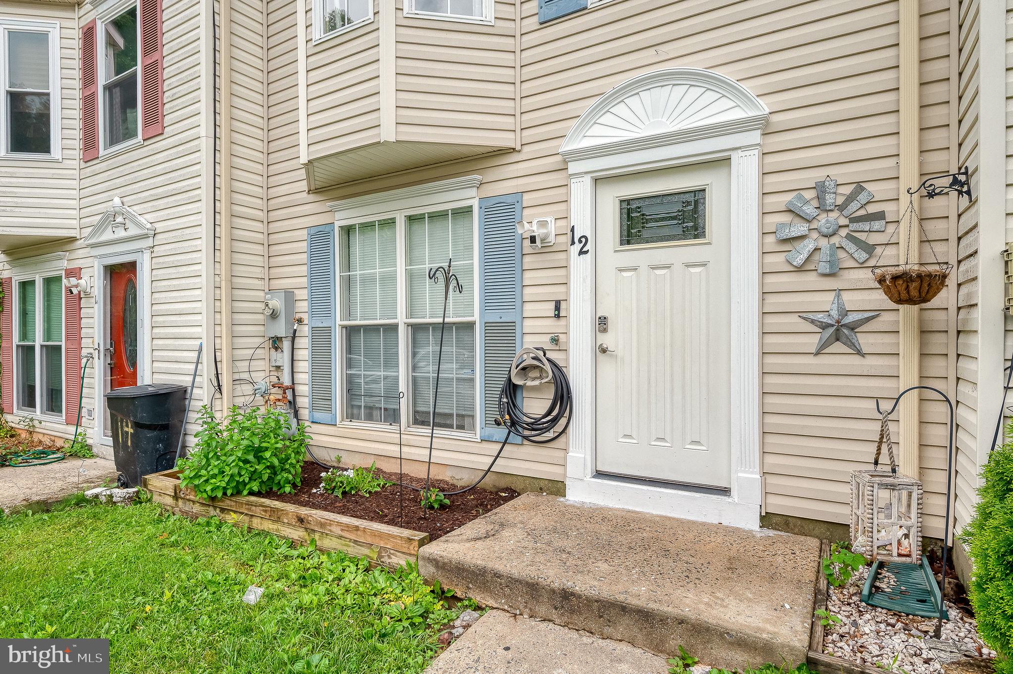 12 WHITE LAUREL COURT