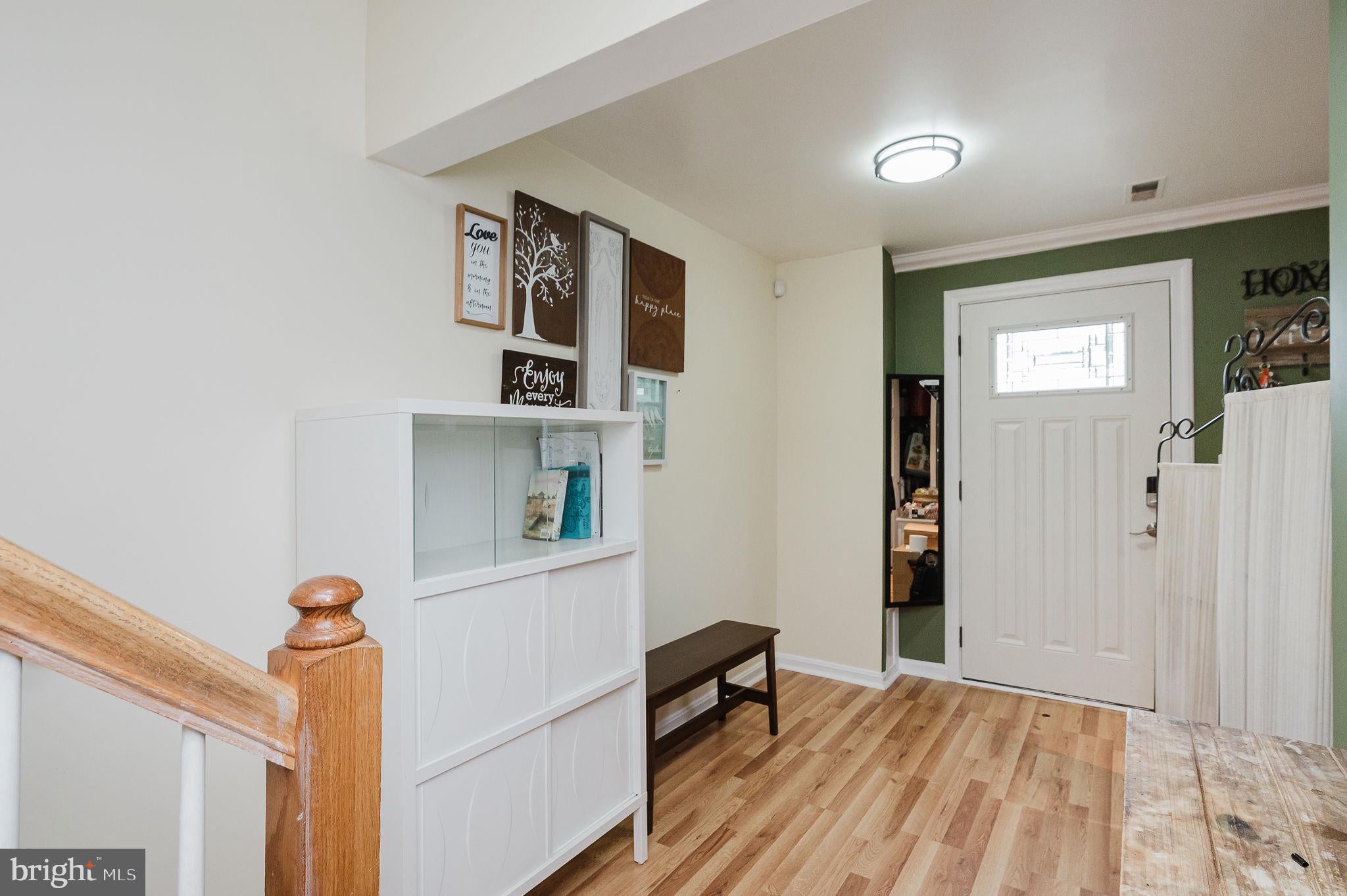 12 WHITE LAUREL COURT