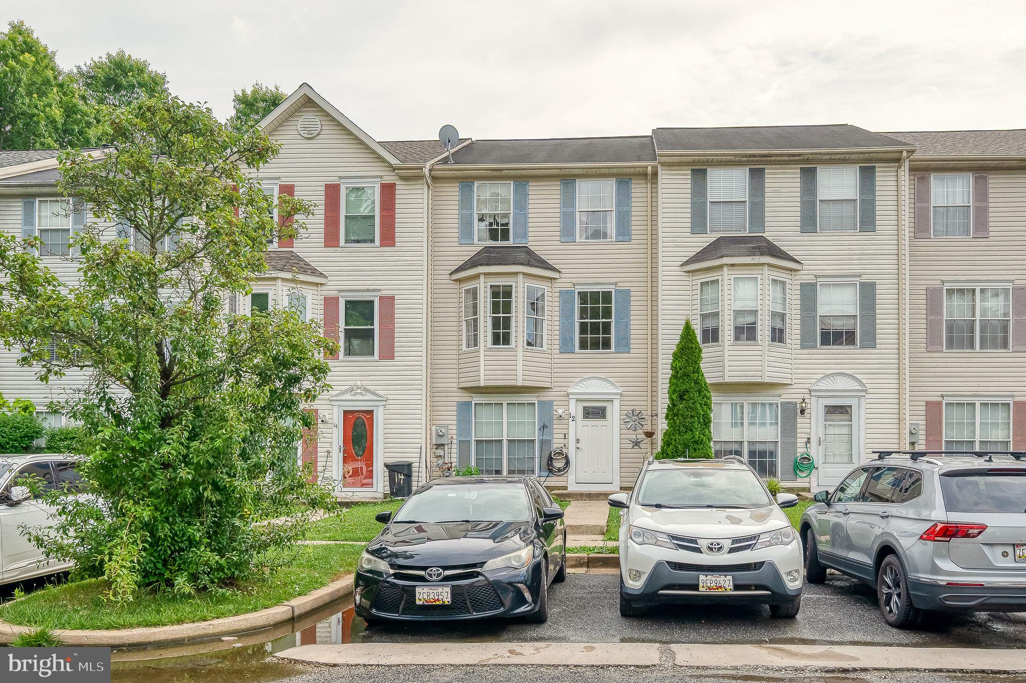 12 WHITE LAUREL COURT