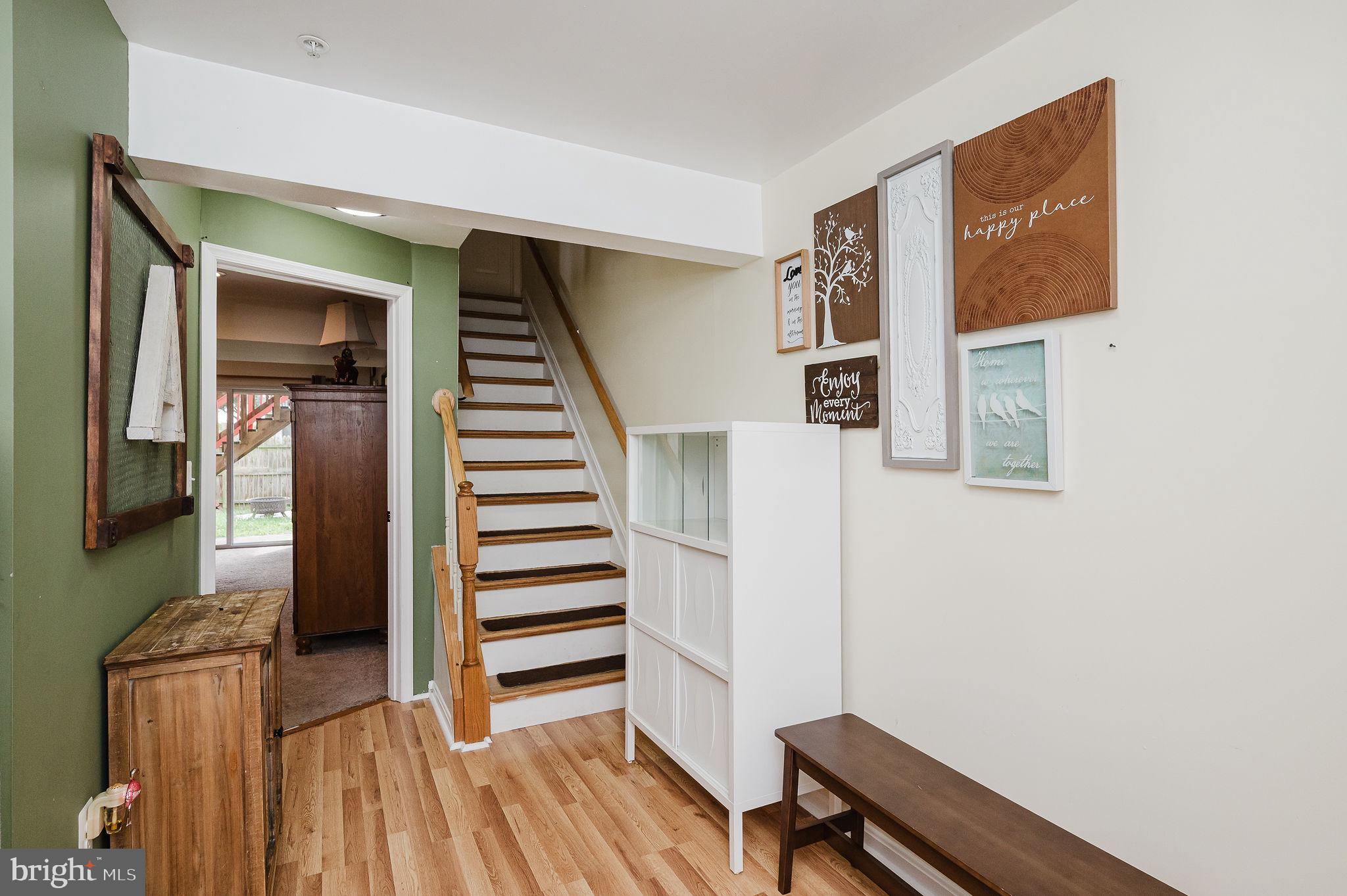 12 WHITE LAUREL COURT