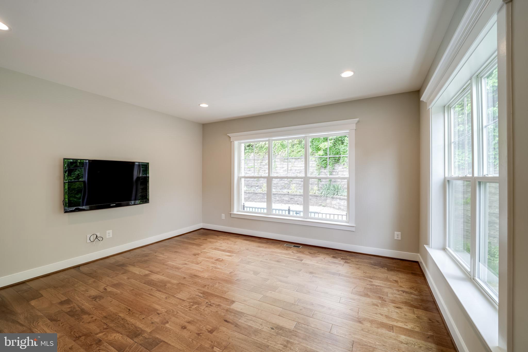 MINOR HILL - Residential