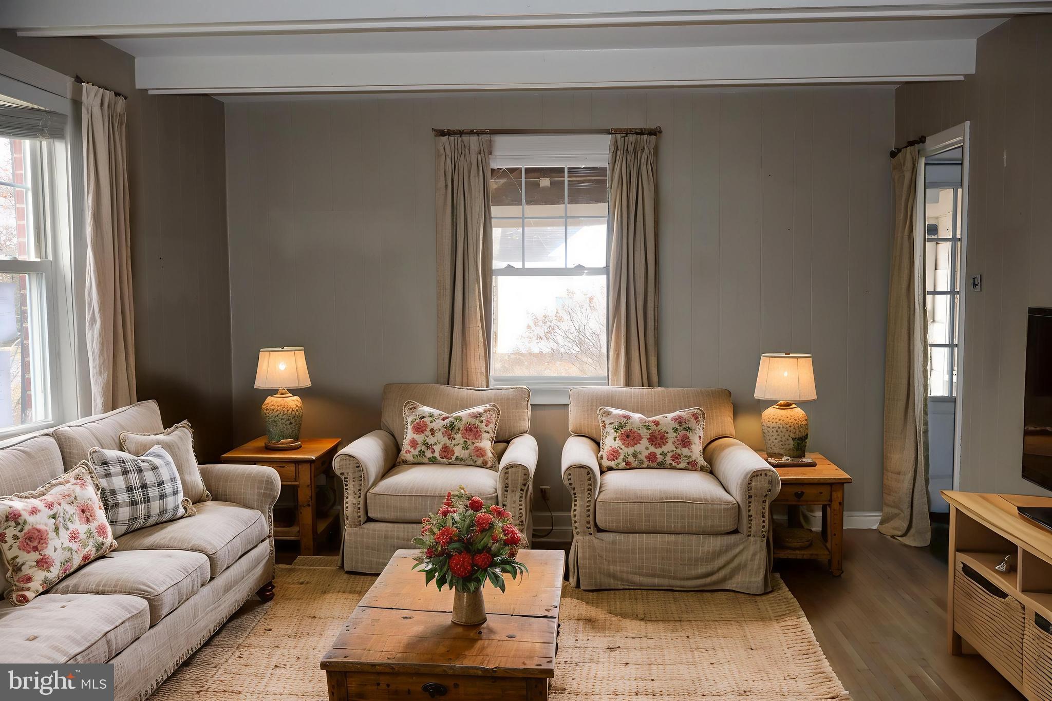 HILLTOWN - Residential