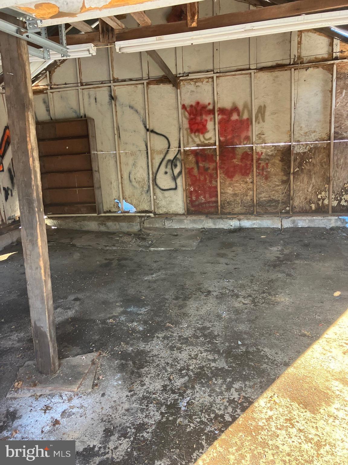 HILLTOWN - Residential