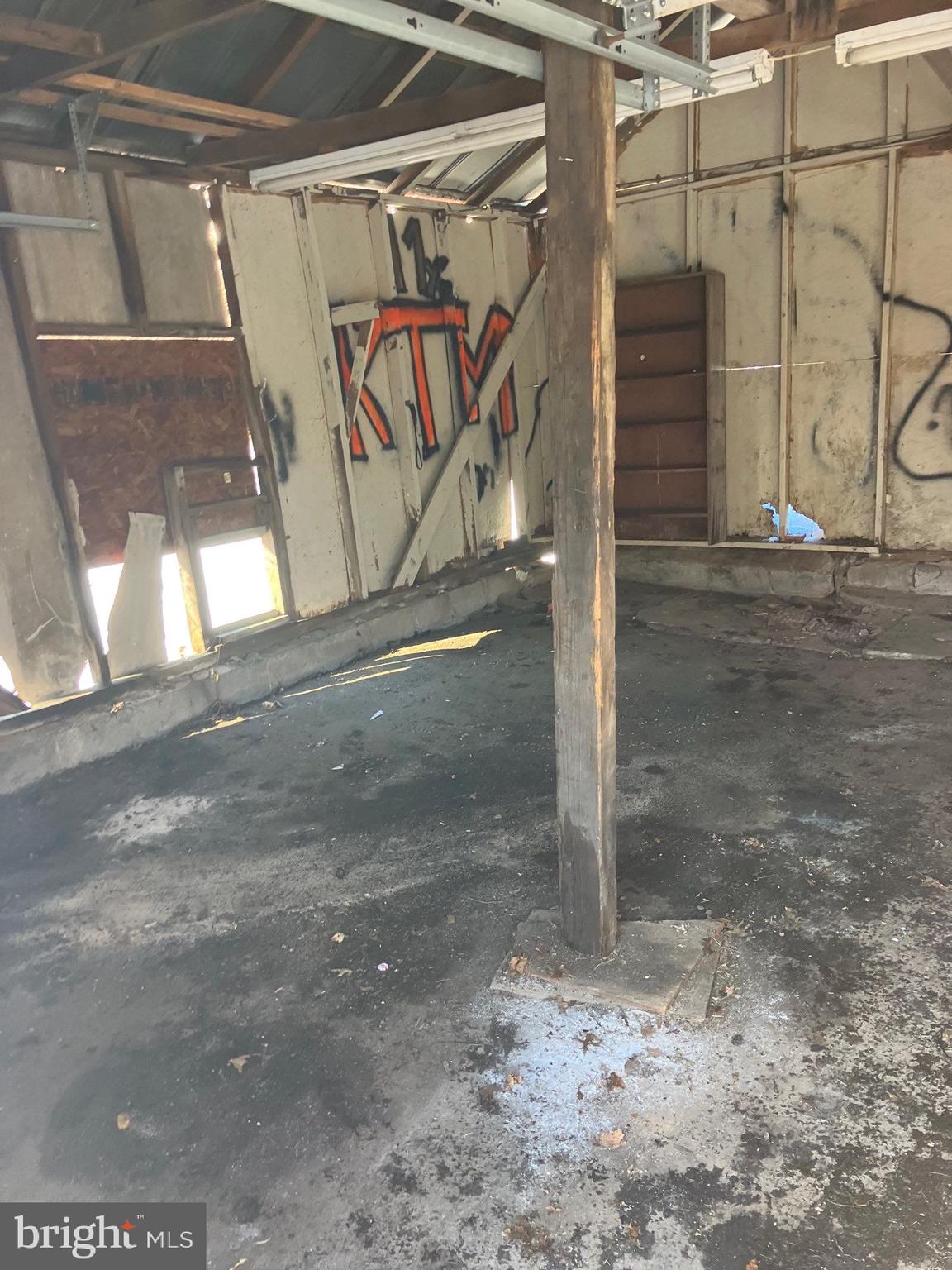 HILLTOWN - Residential