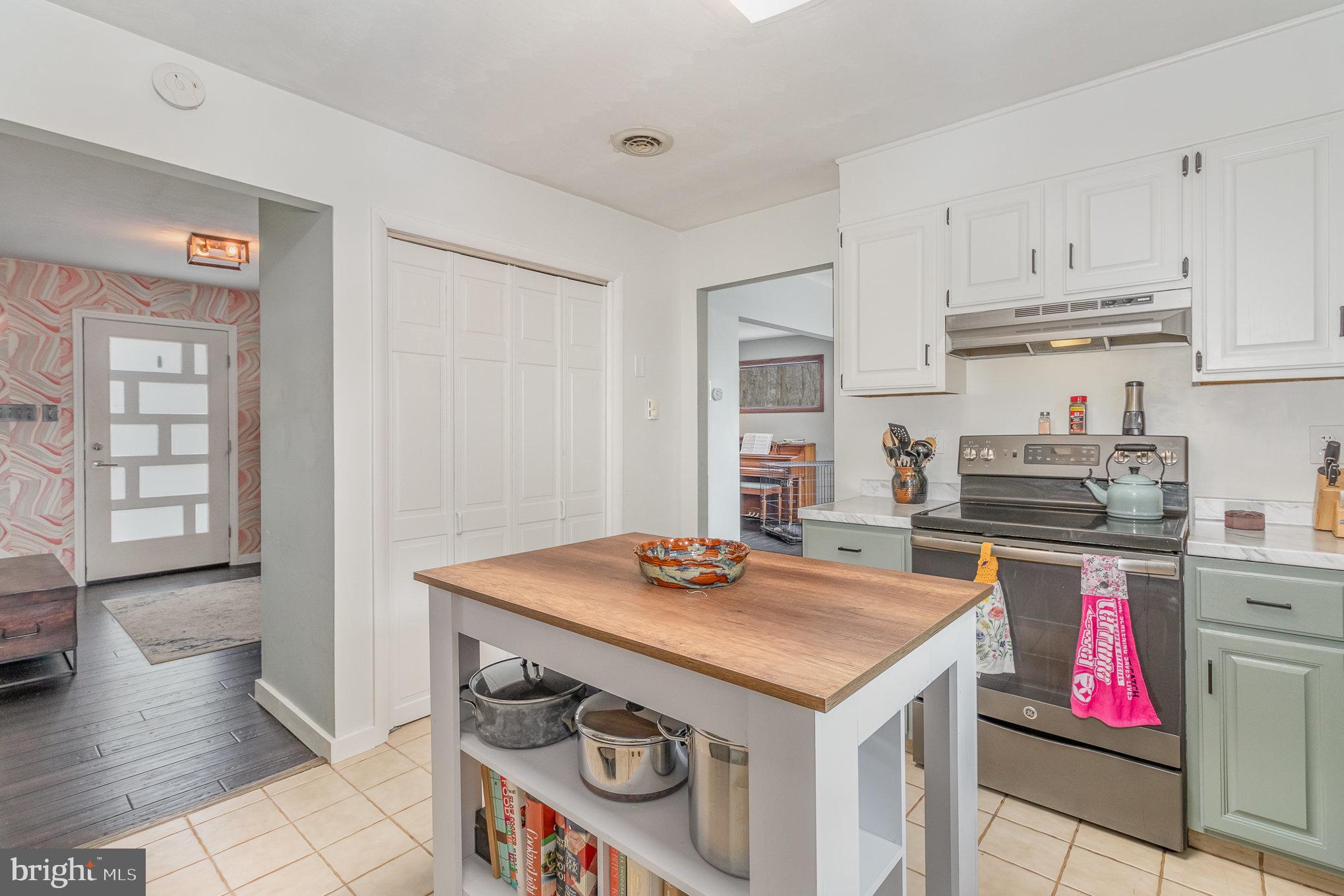 HOLLY HILLS - Residential