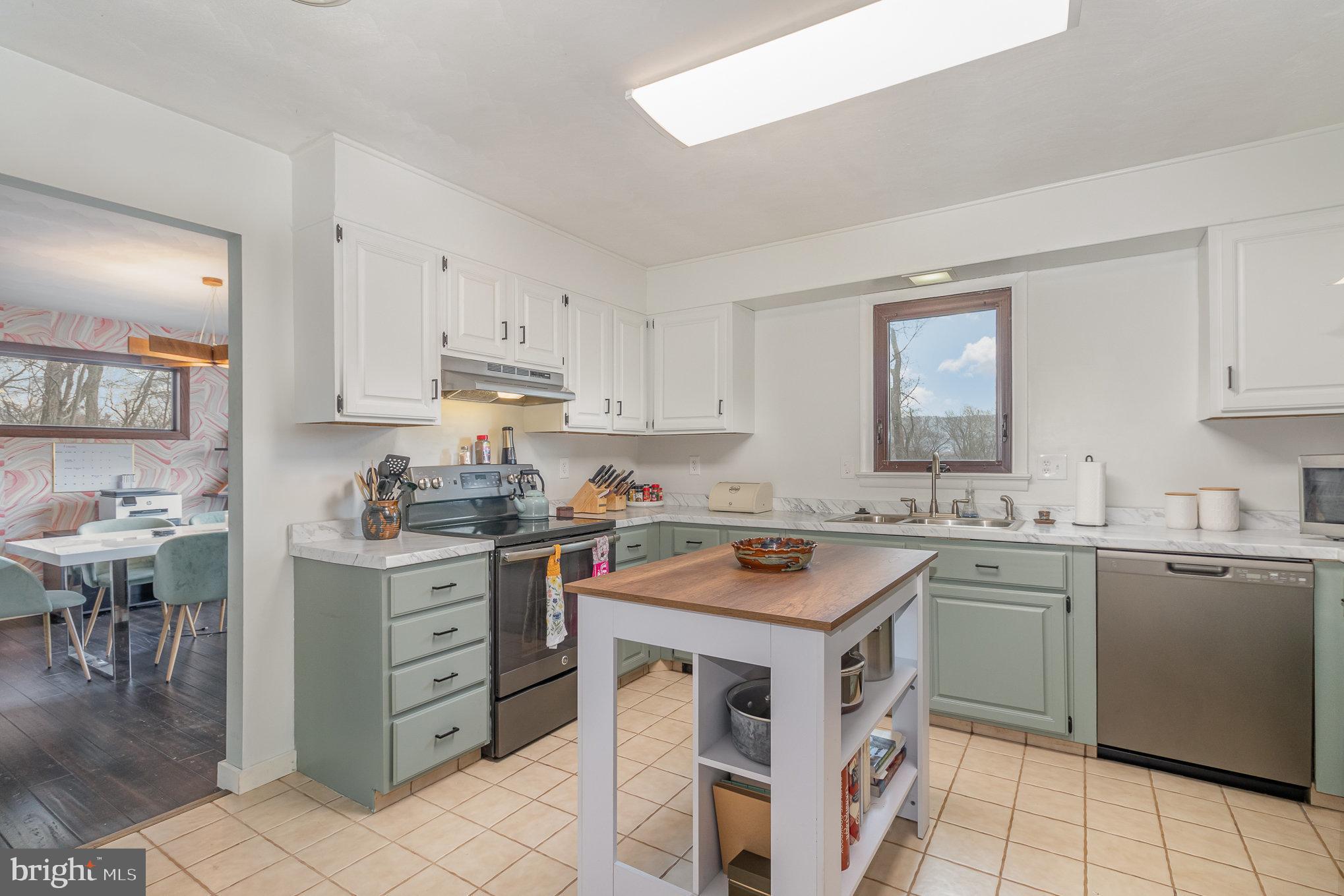 HOLLY HILLS - Residential