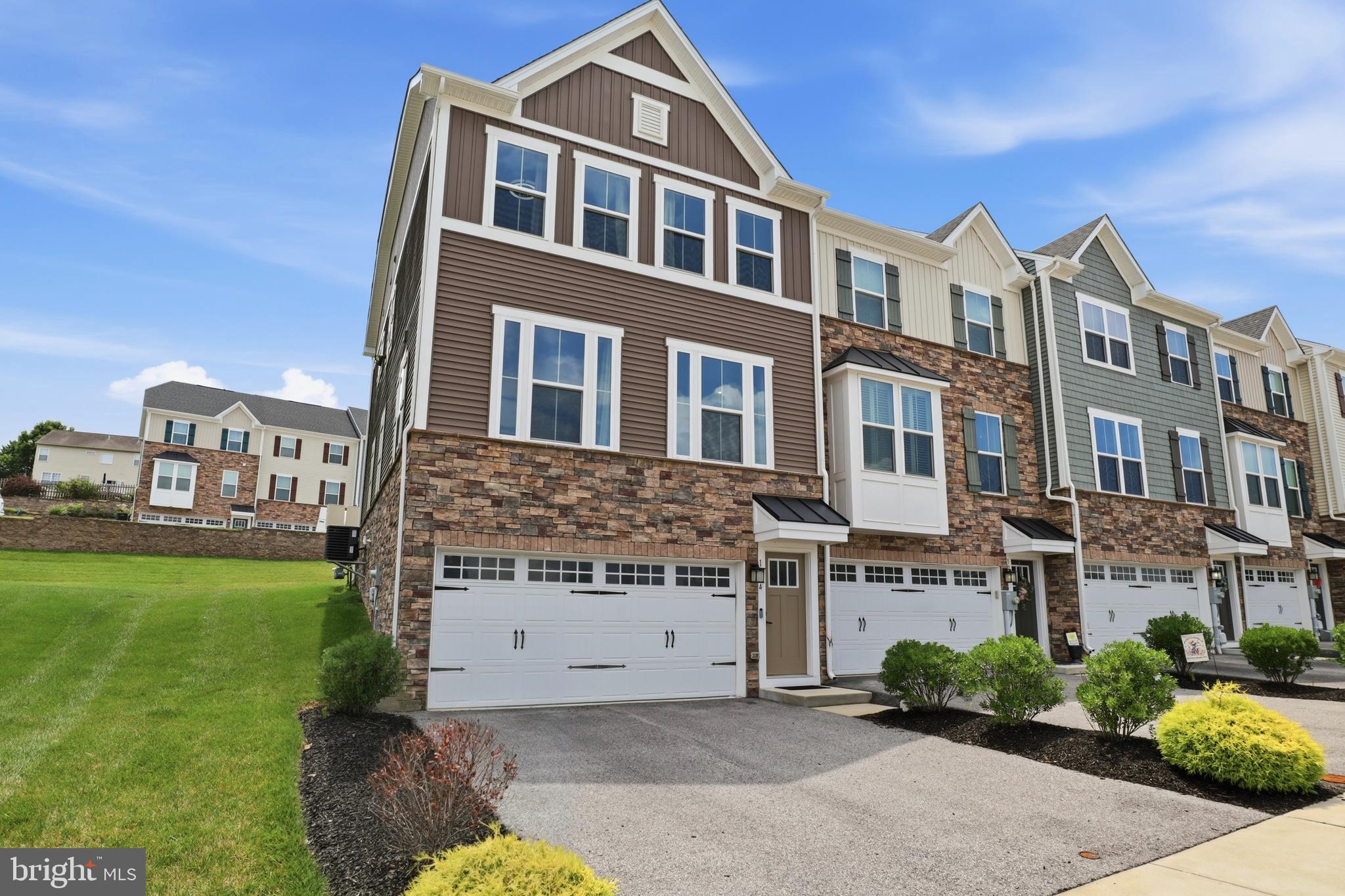 1054 ROSECROFT LANE 24