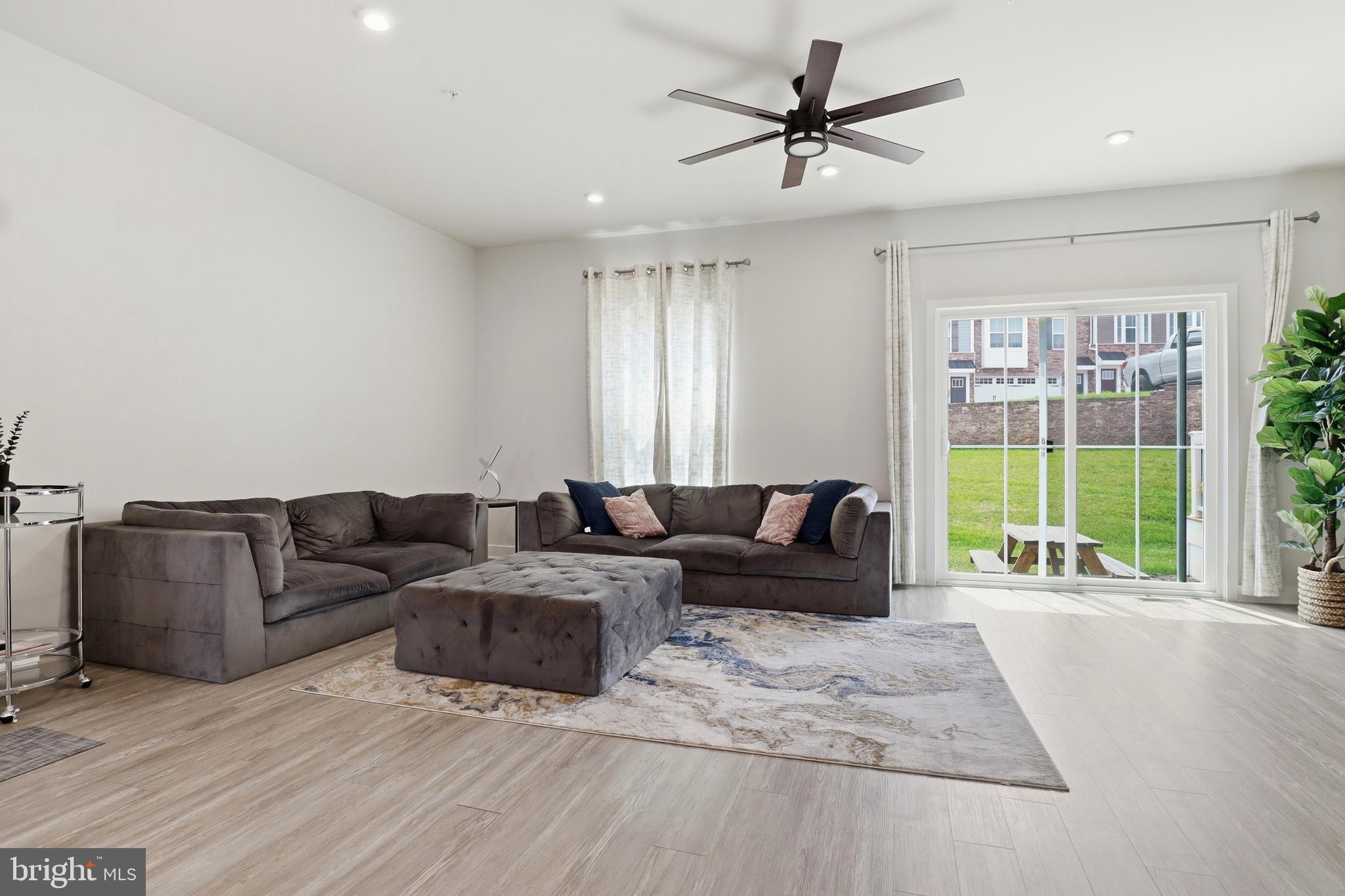 1054 ROSECROFT LANE 24