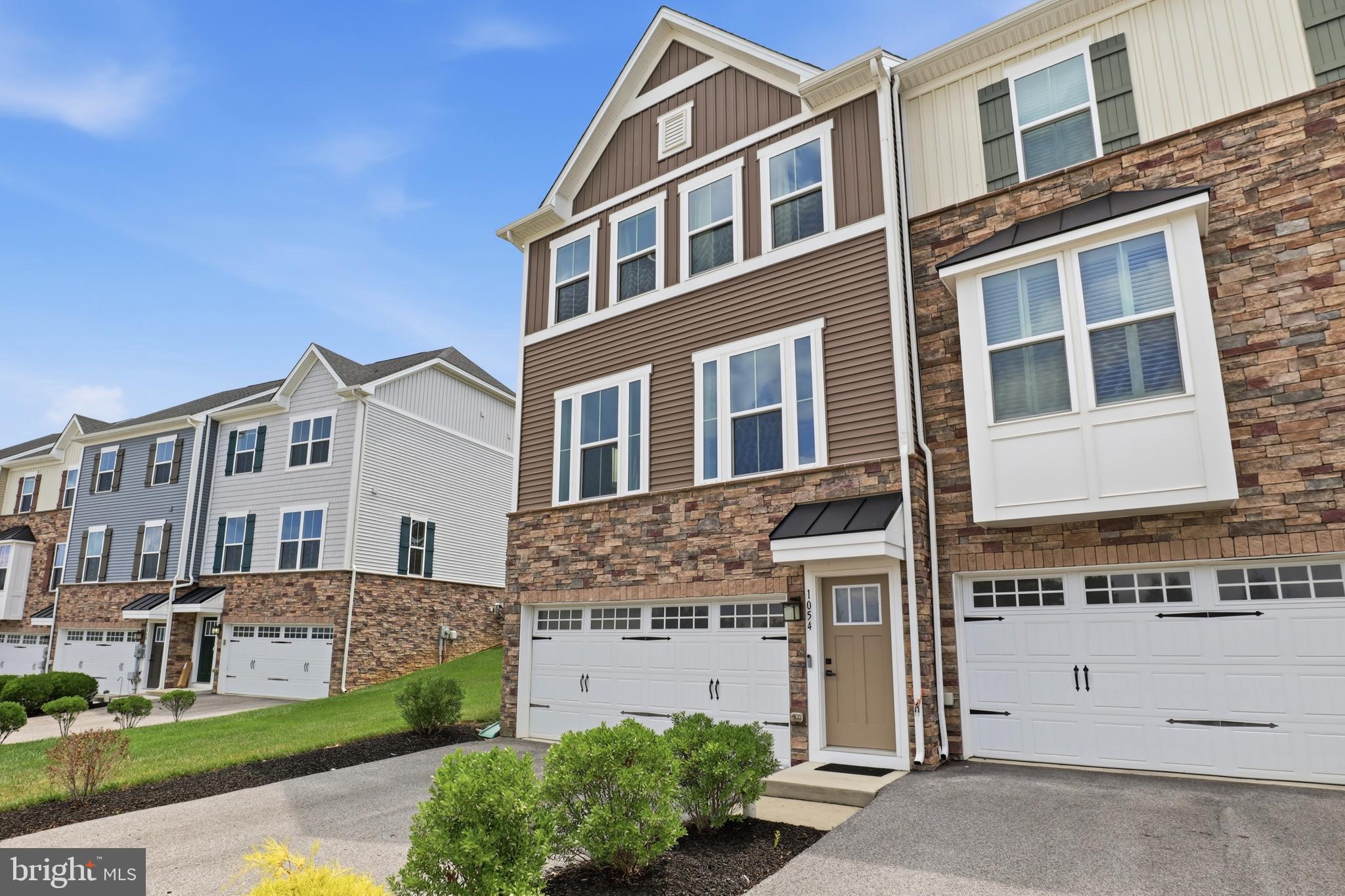 1054 ROSECROFT LANE 24