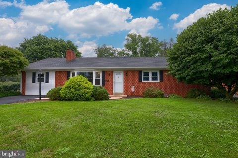 Photo of 2482 ELLENDALE DR, LANCASTER, PA 17602 (MLS # PALA2026534)