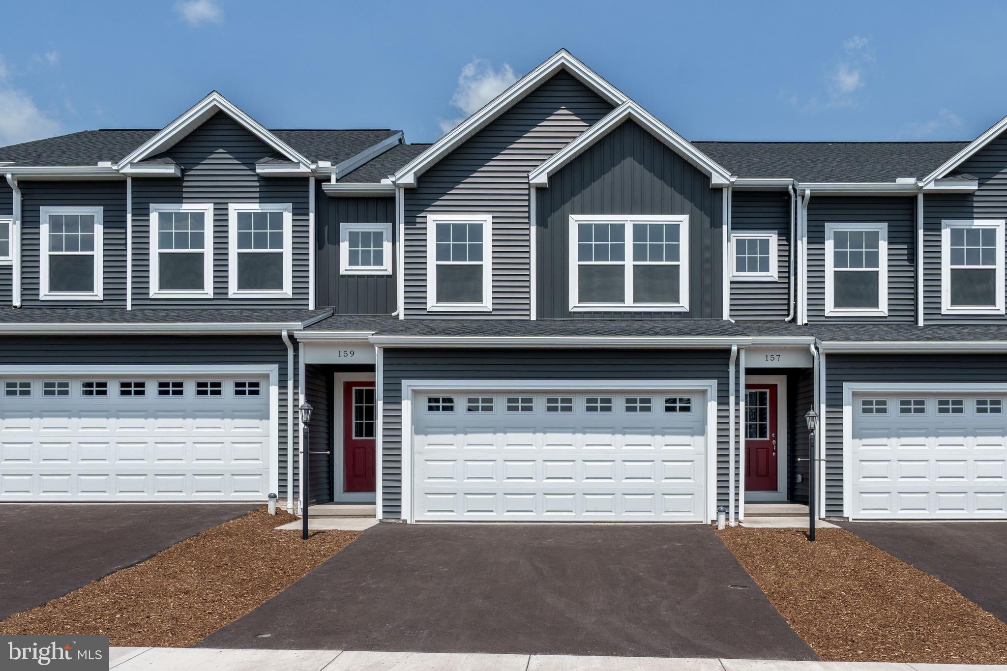 NEW CONSTRUCTION in Grays Pointe!