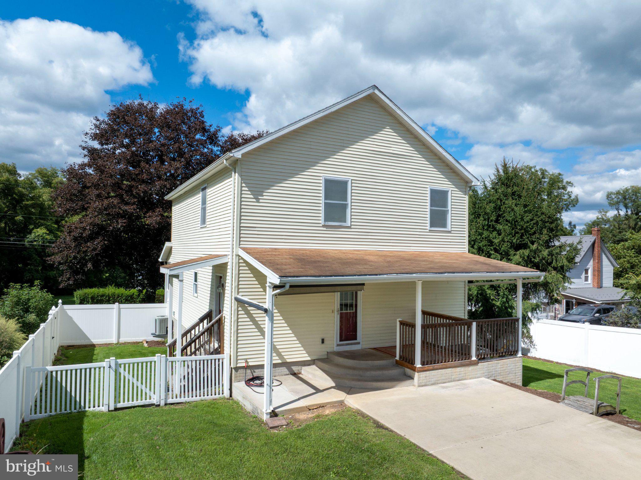 1080 W COLLEGE AVE